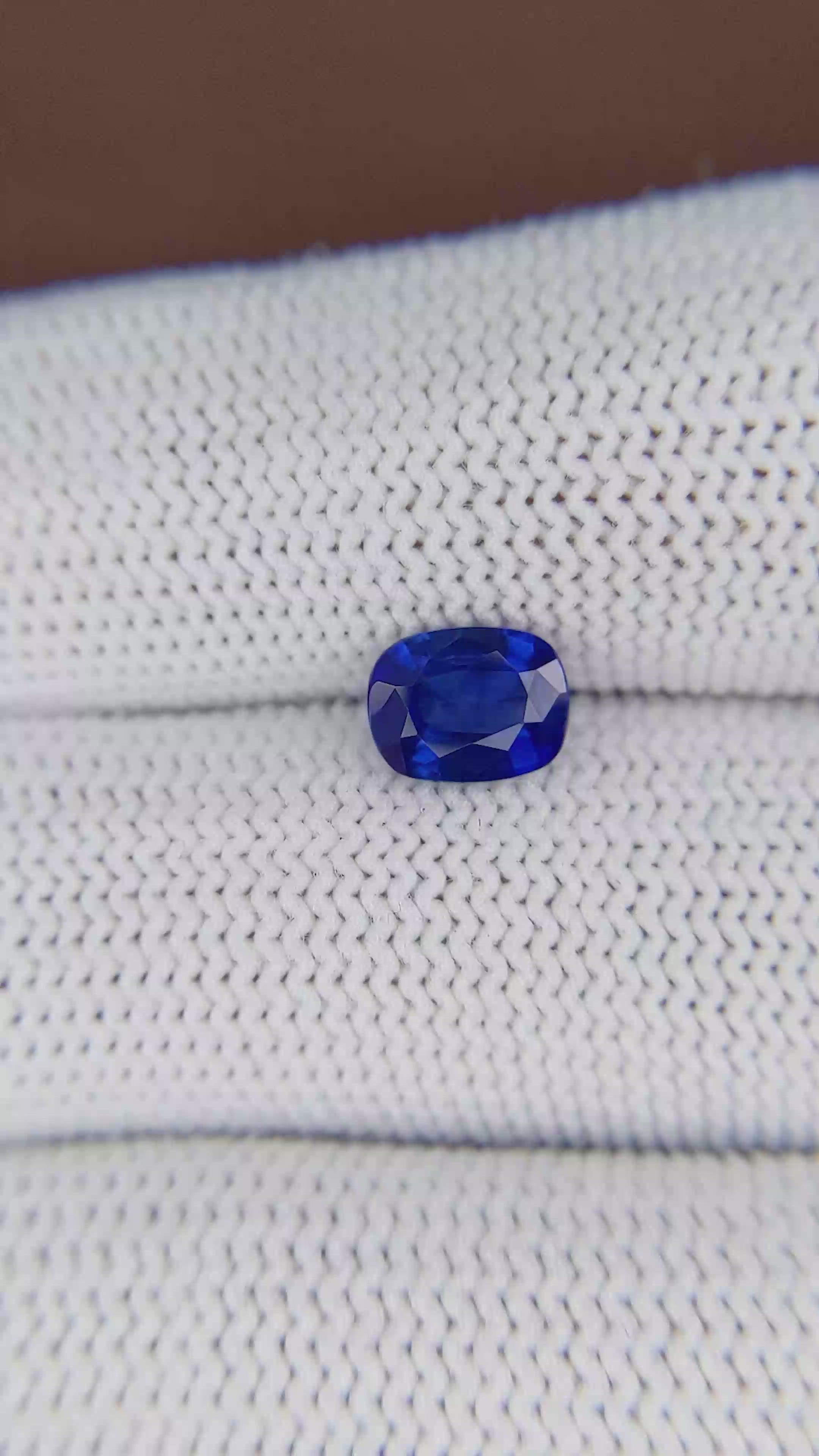 1.27 Ct. Blue Sapphire from Ceylon (Sri Lanka) Size Video