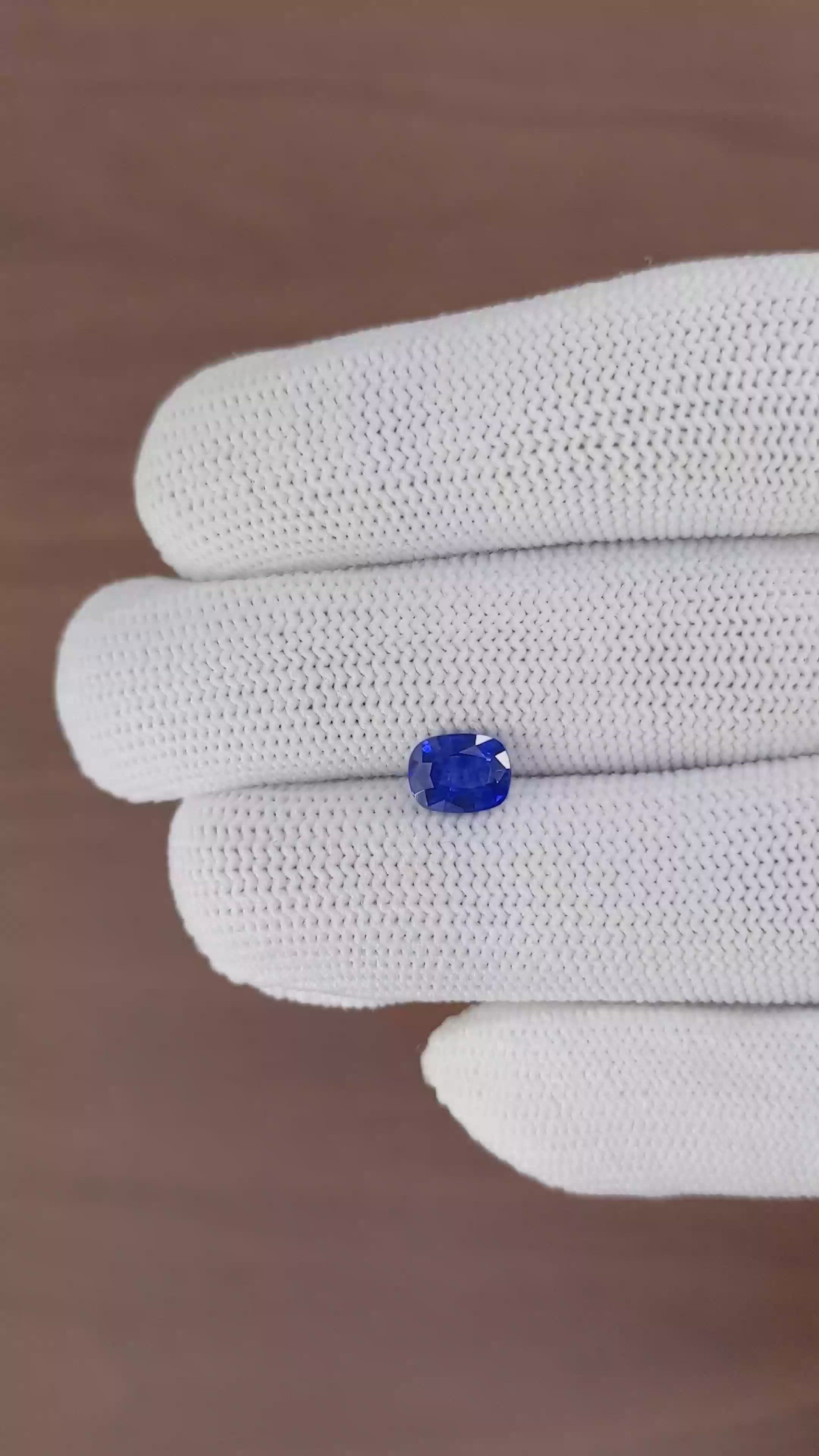 1.27 Ct. Blue Sapphire from Ceylon (Sri Lanka) Size Video