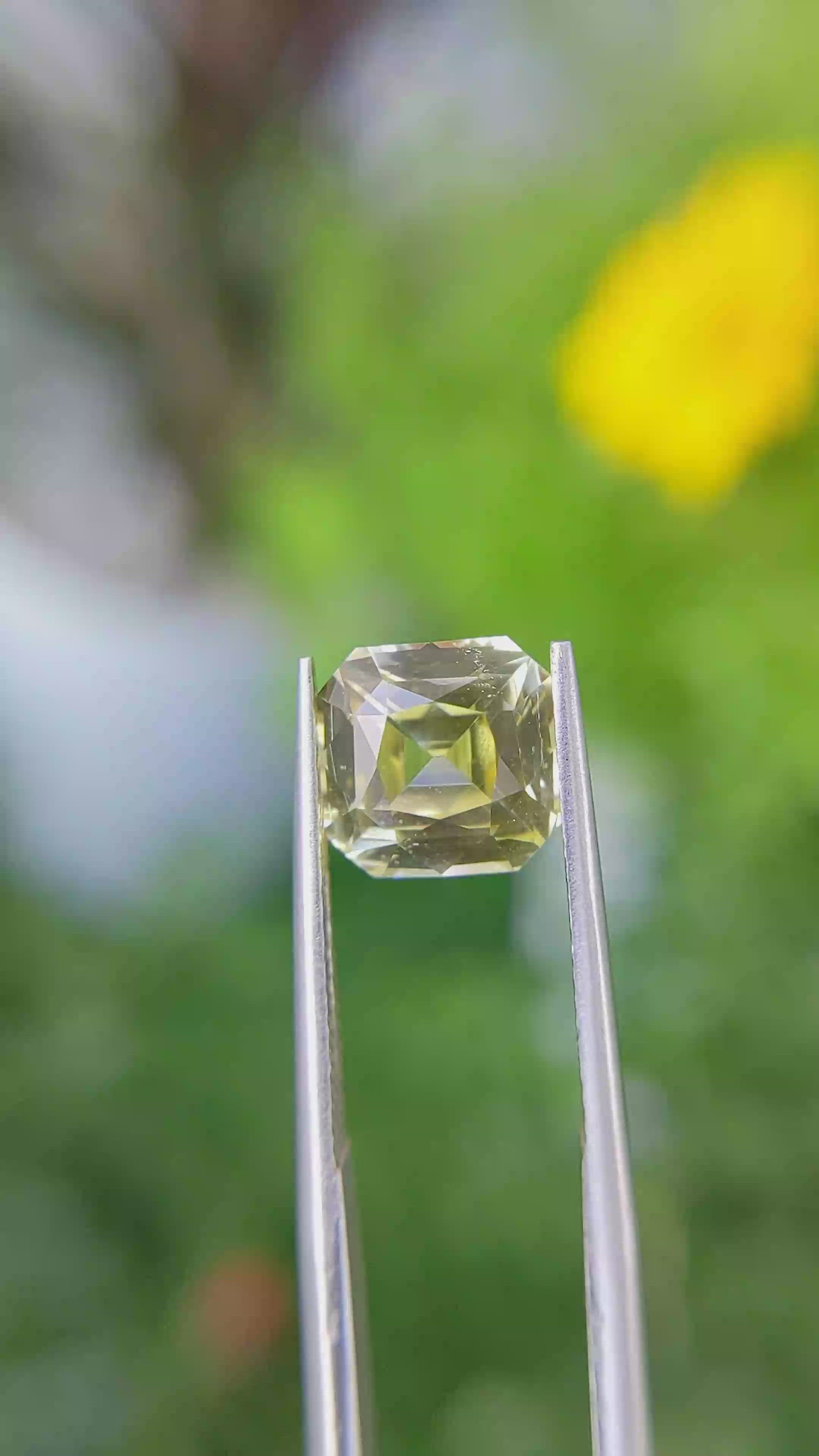 4.05 Ct. Yellow Sapphire from Ceylon (Sri Lanka) Size Video