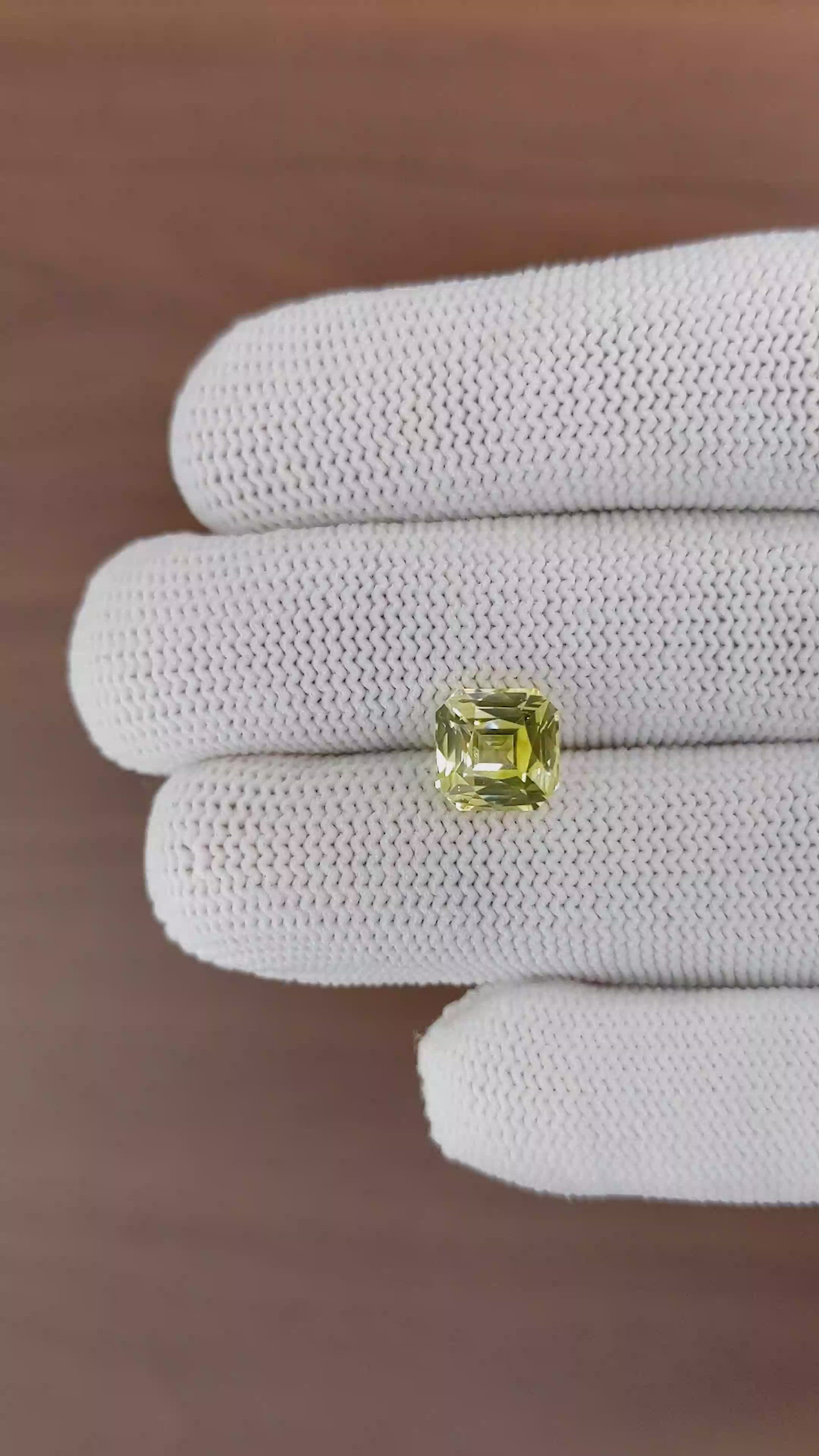 4.05 Ct. Yellow Sapphire from Ceylon (Sri Lanka) Size Video