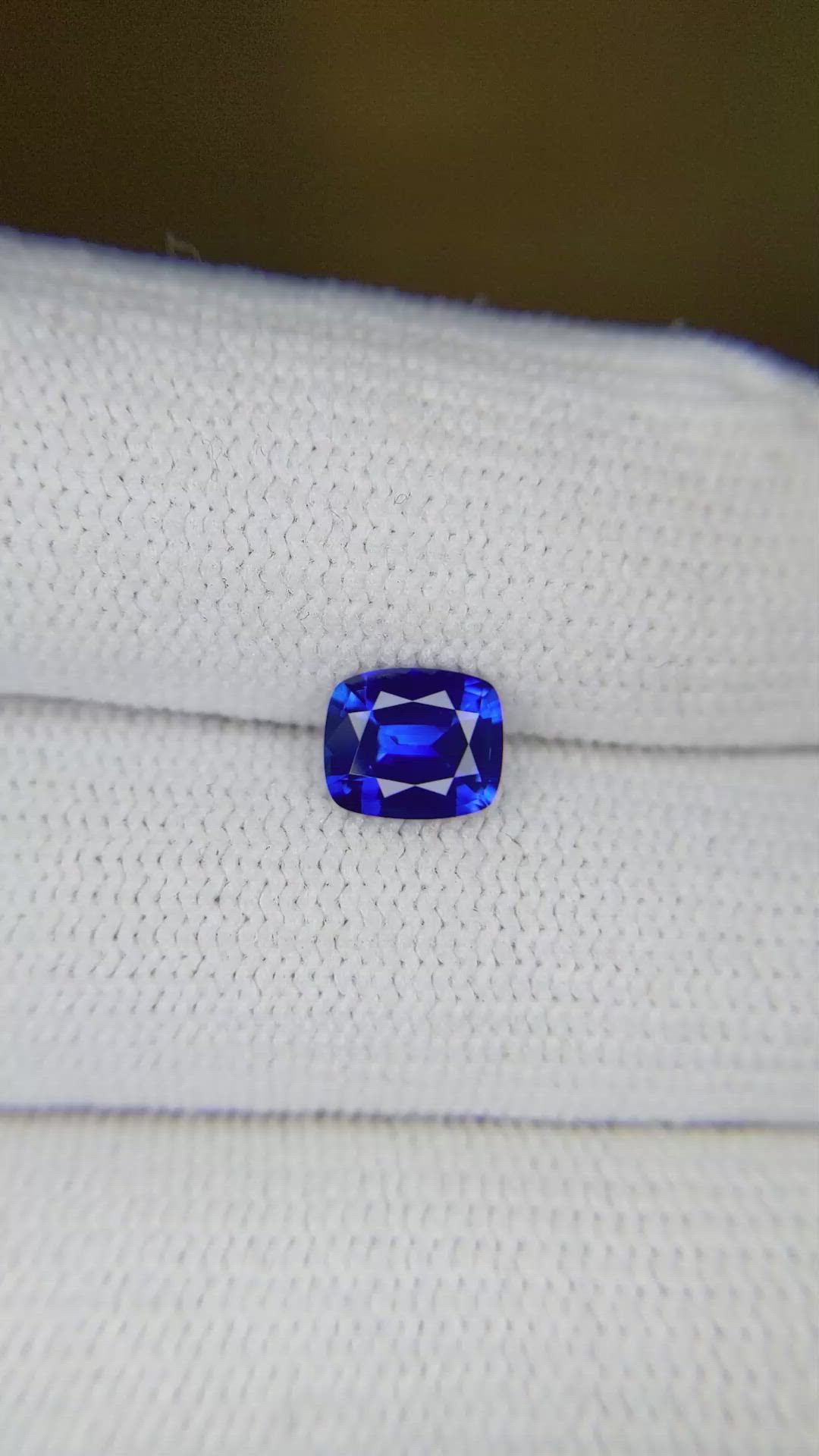 1.04 Ct. Blue Sapphire from Ceylon (Sri Lanka) Size Video