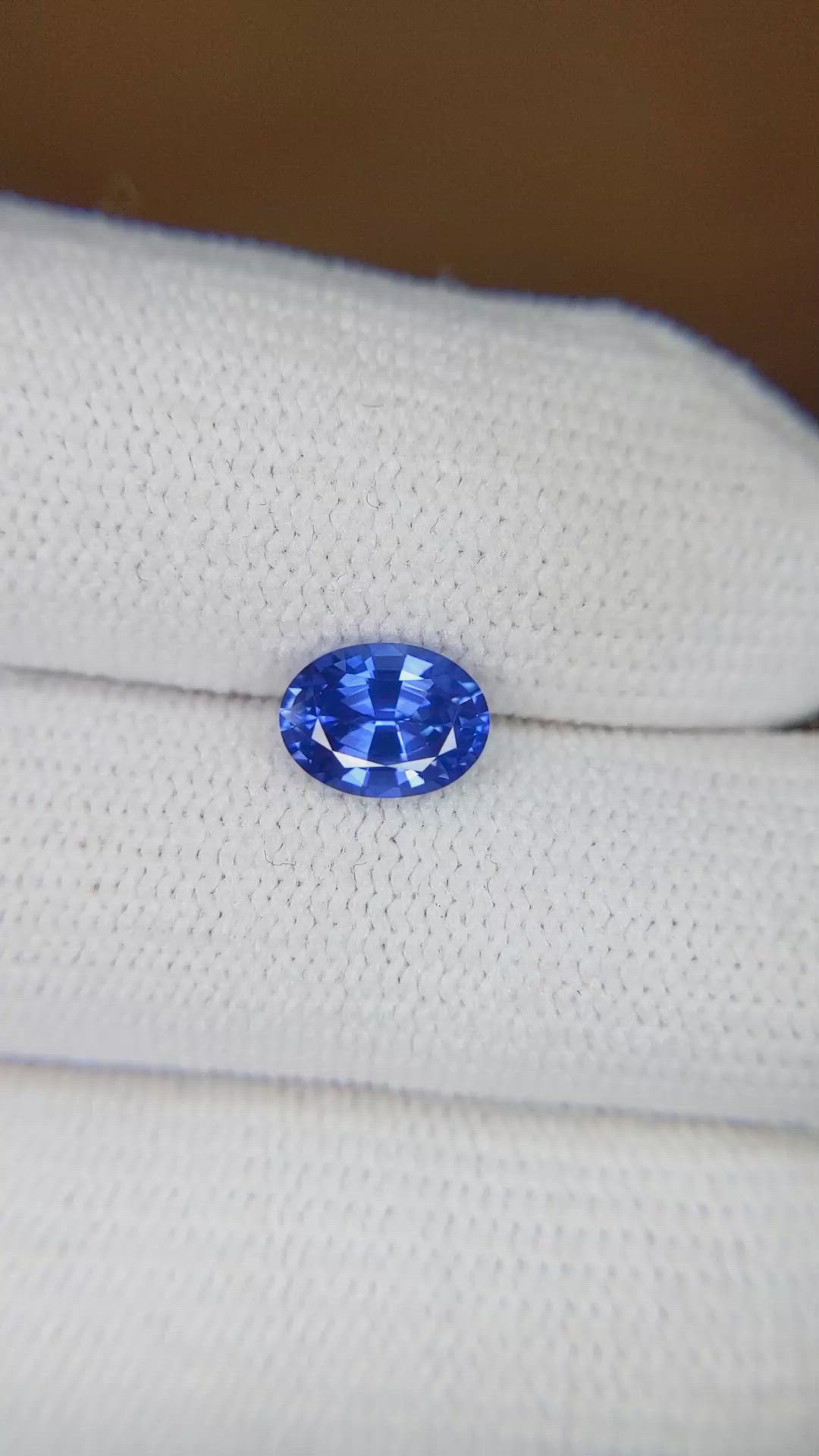 1.25 Ct. Blue Sapphire from Ceylon (Sri Lanka) Size Video