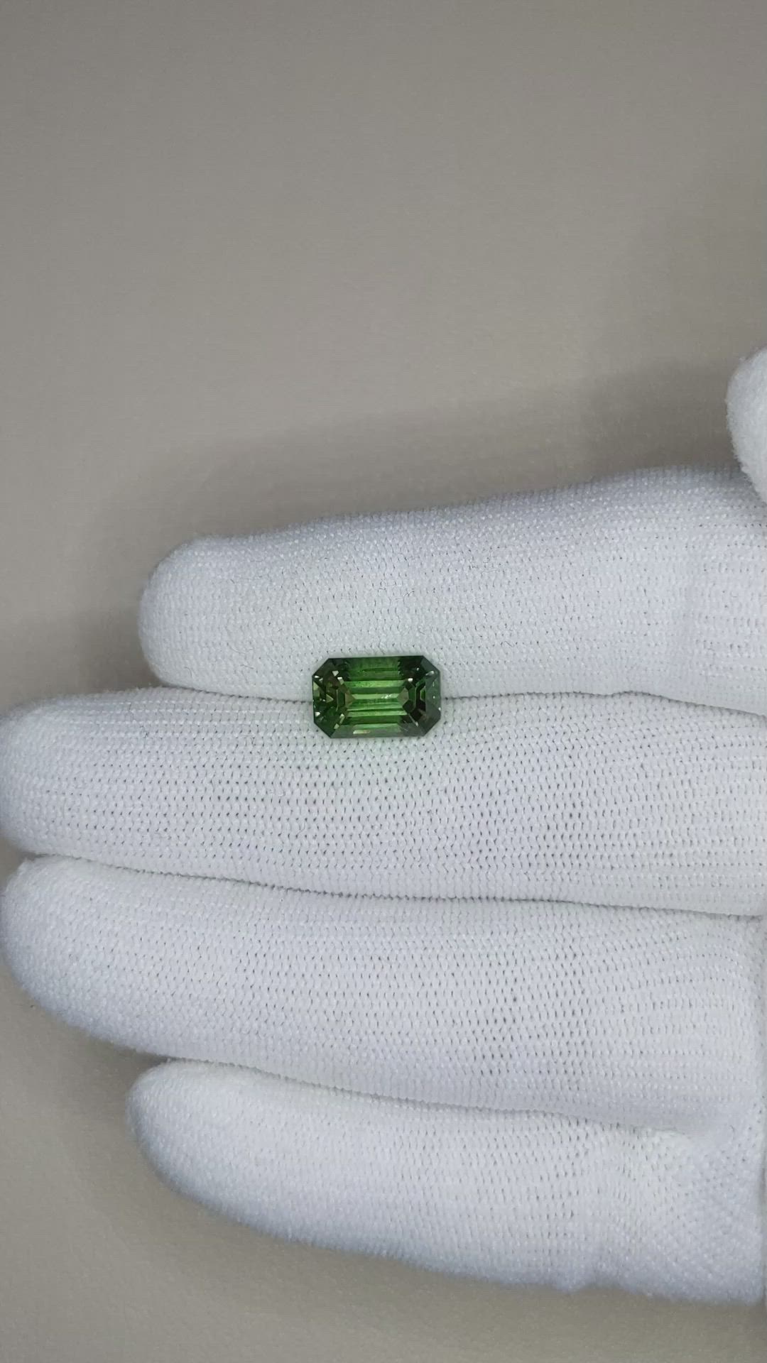 4.07 Ct. Green Sapphire from Ceylon (Sri Lanka) Size Video