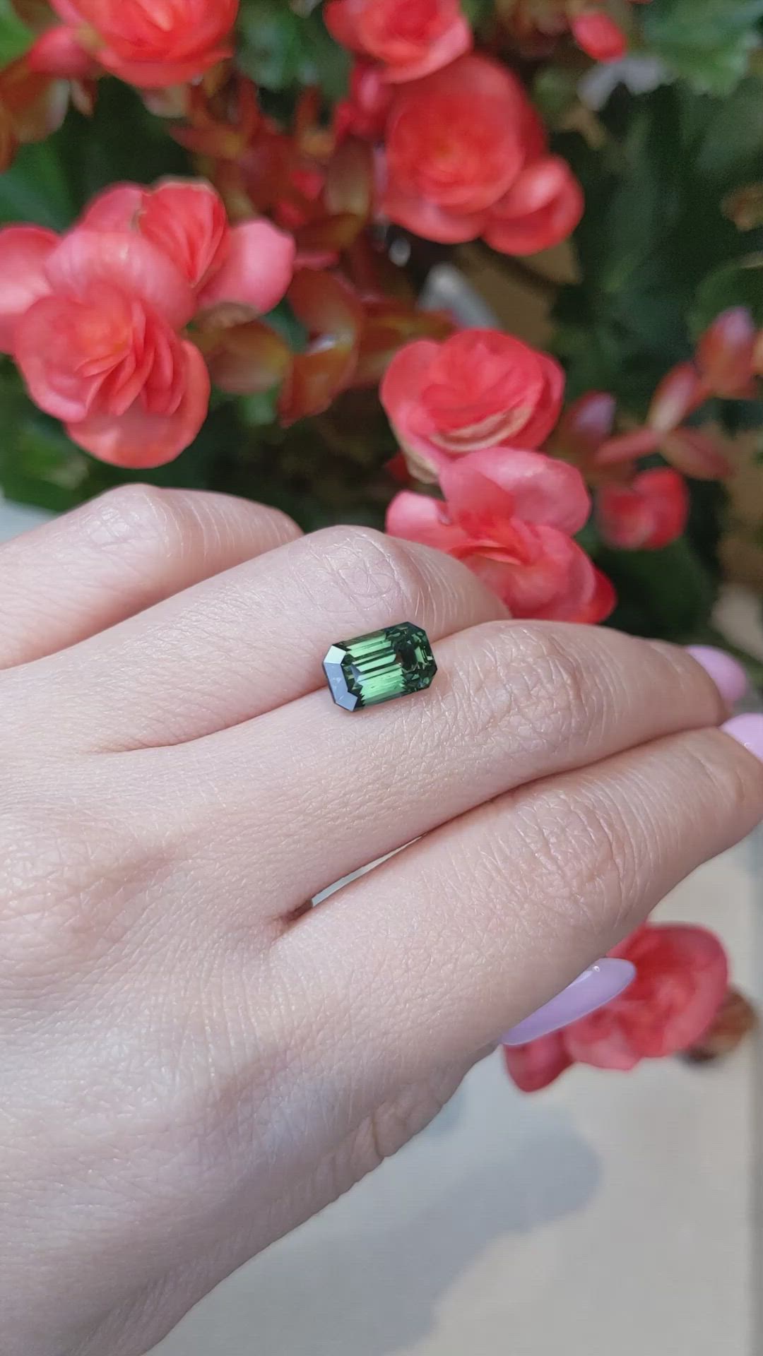 4.07 Ct. Green Sapphire from Ceylon (Sri Lanka) Size Video