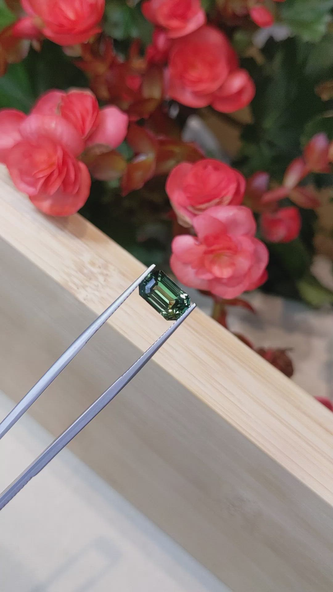 4.07 Ct. Green Sapphire from Ceylon (Sri Lanka) Size Video