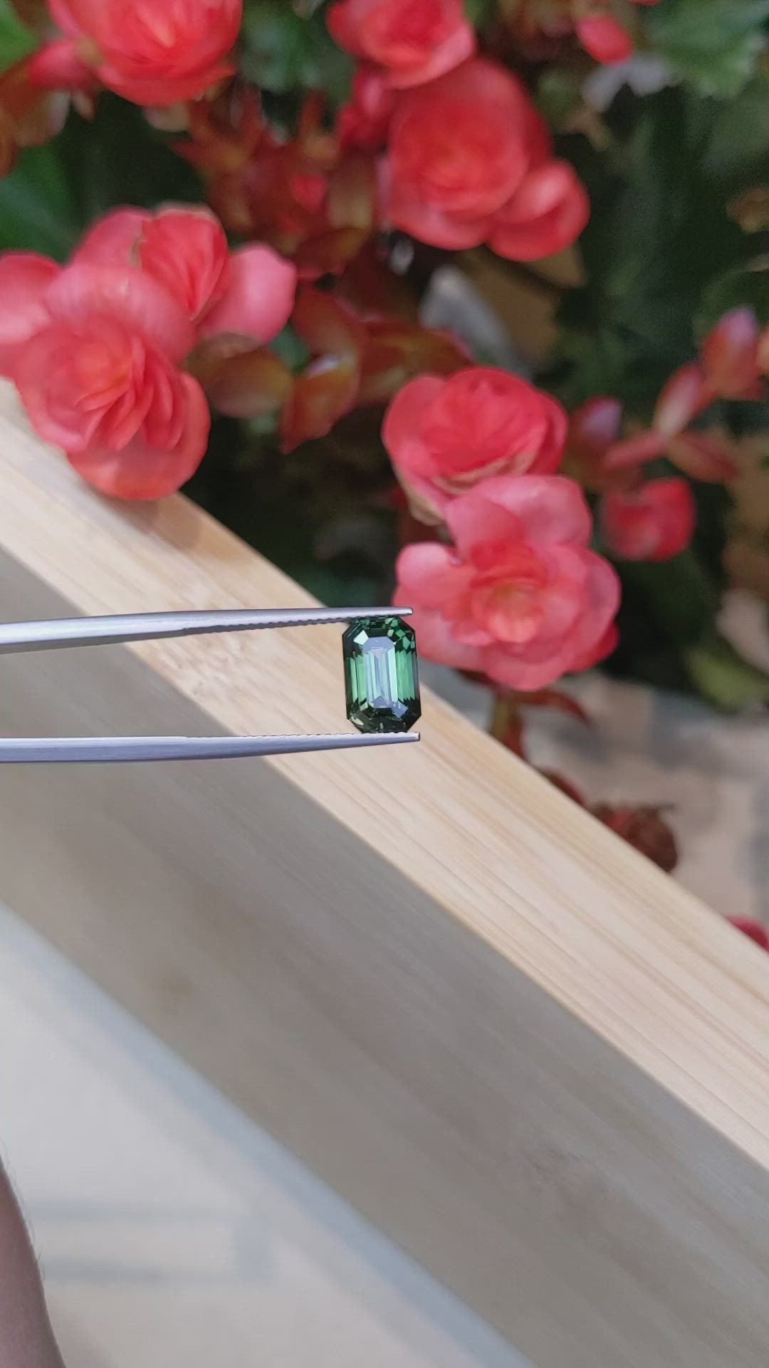 4.07 Ct. Green Sapphire from Ceylon (Sri Lanka) Size Video