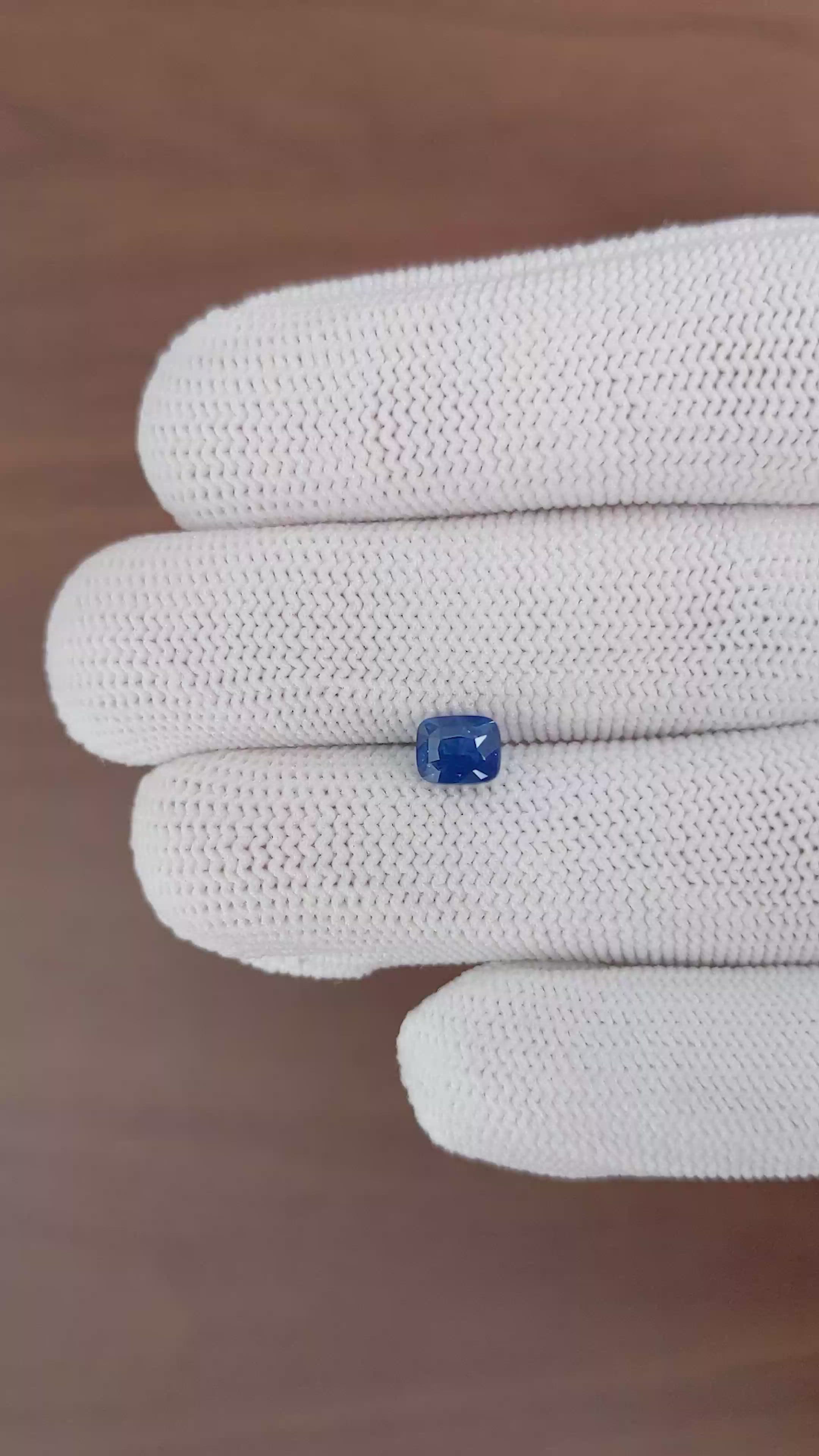 1.05 Ct. Blue Sapphire from Ceylon (Sri Lanka) Size Video