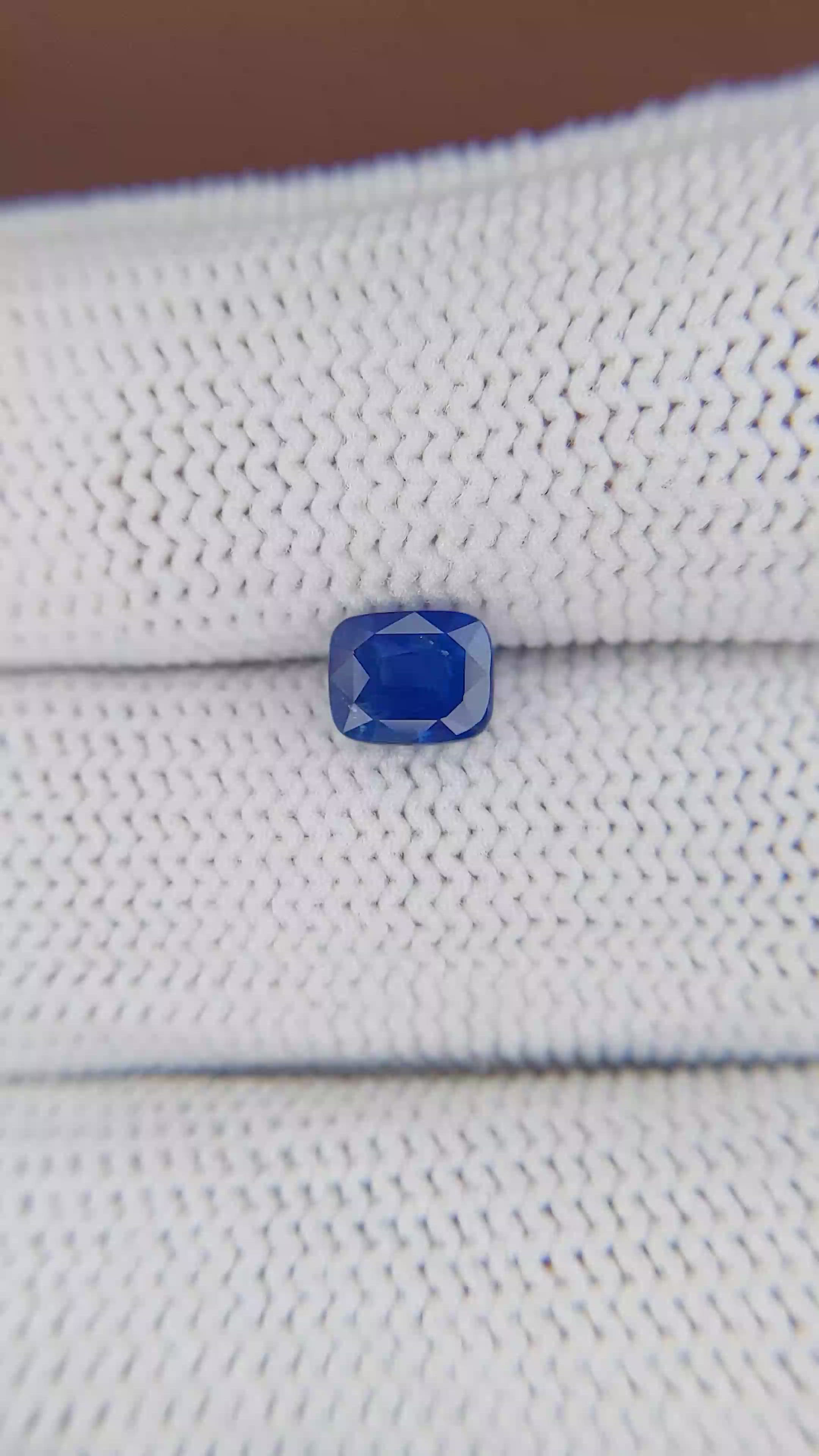 1.05 Ct. Blue Sapphire from Ceylon (Sri Lanka) Size Video