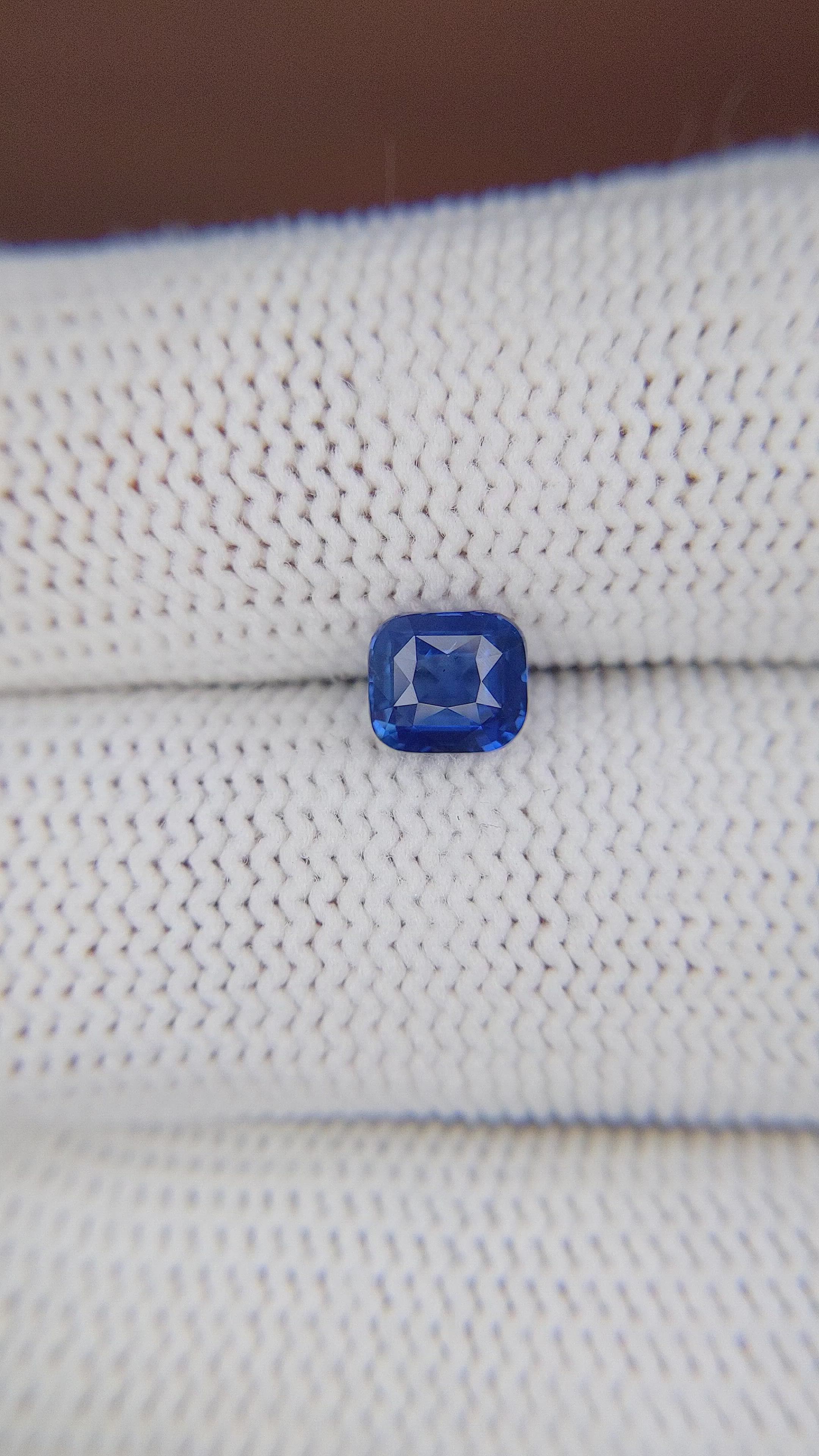 1.03 Ct. Blue Sapphire from Ceylon (Sri Lanka) Size Video