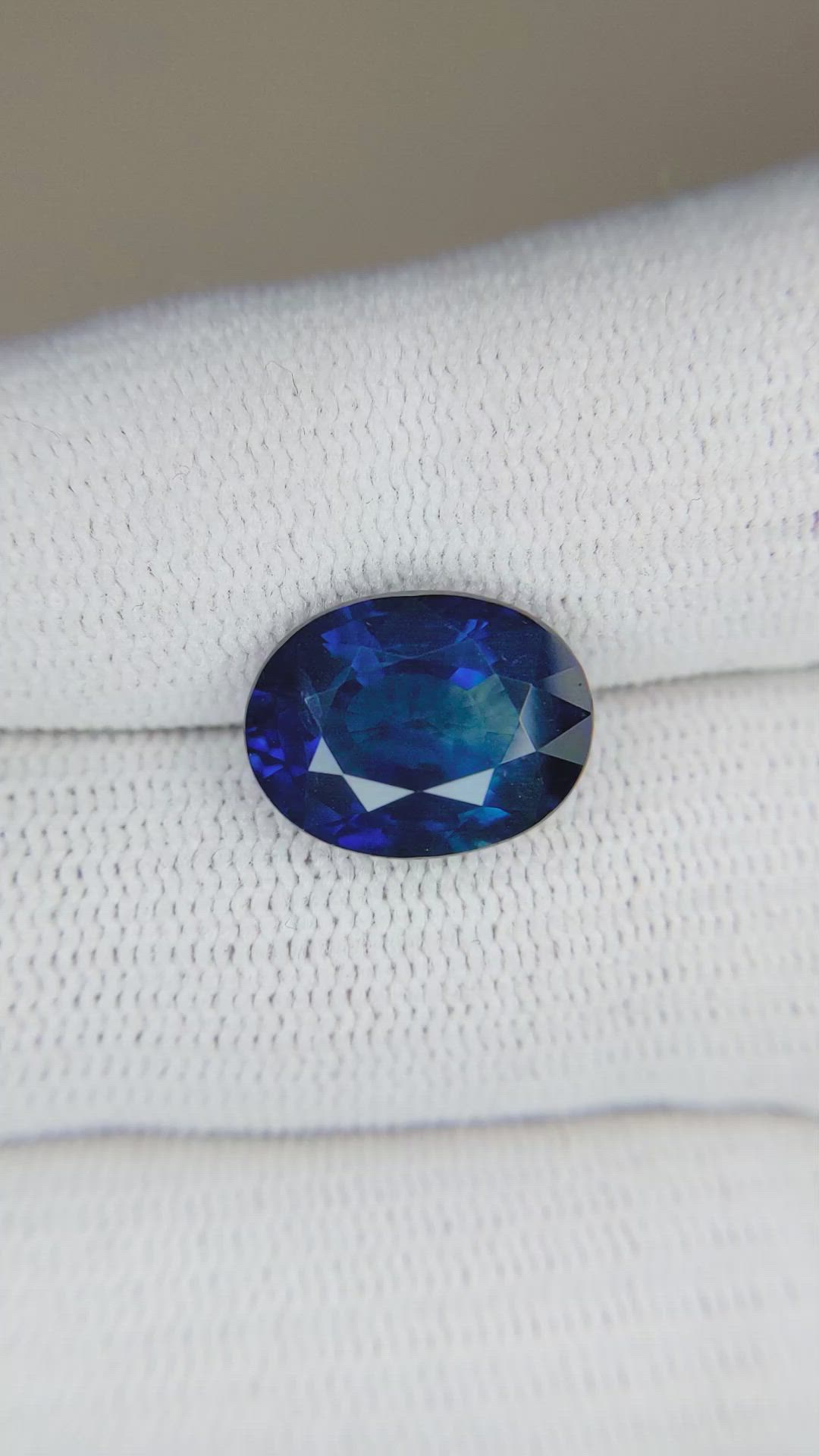 6.61 Ct. Blue Sapphire from Ceylon (Sri Lanka) Size Video