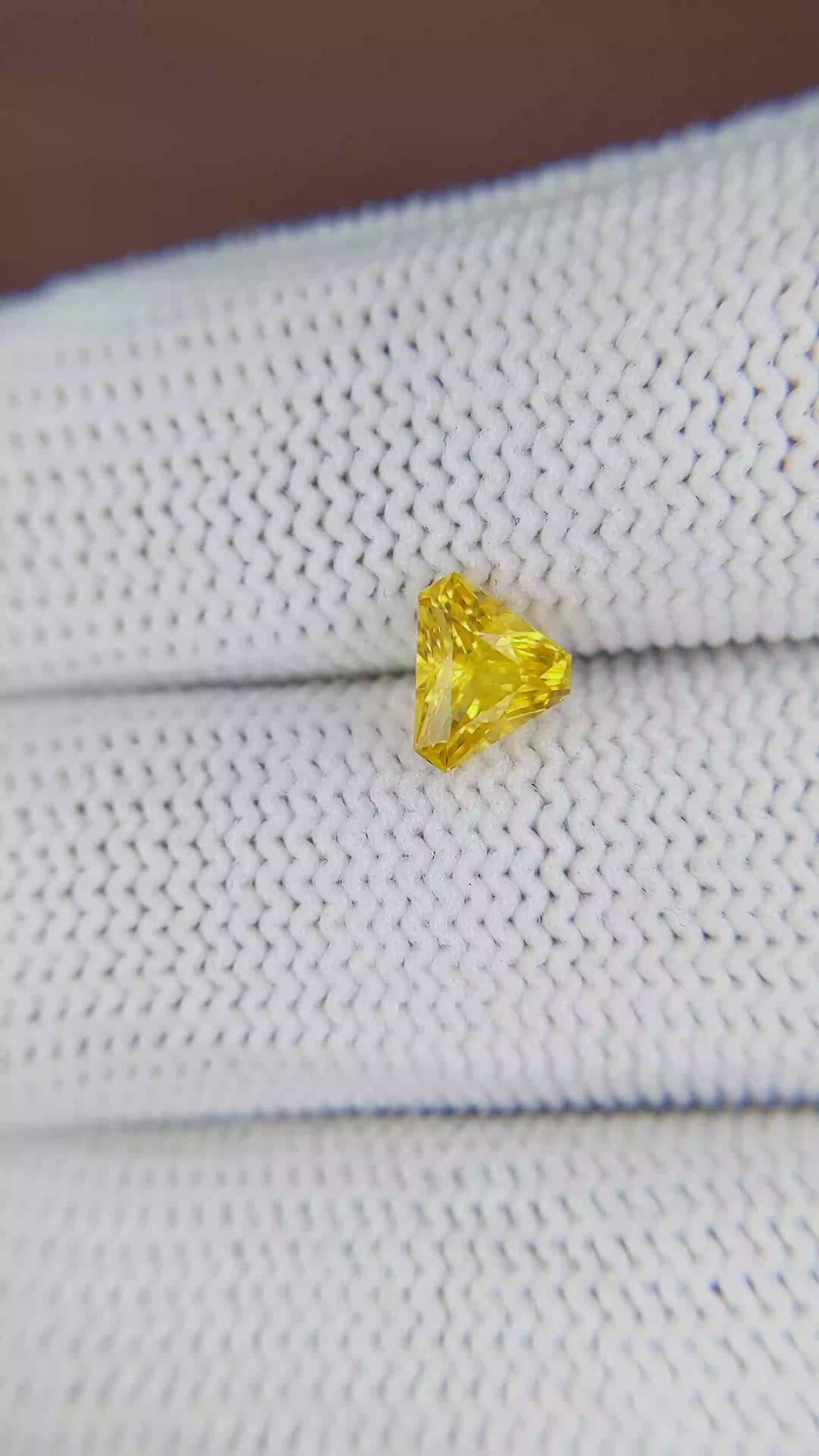 1.01 Ct. Yellow Sapphire from Ceylon (Sri Lanka) Size Video