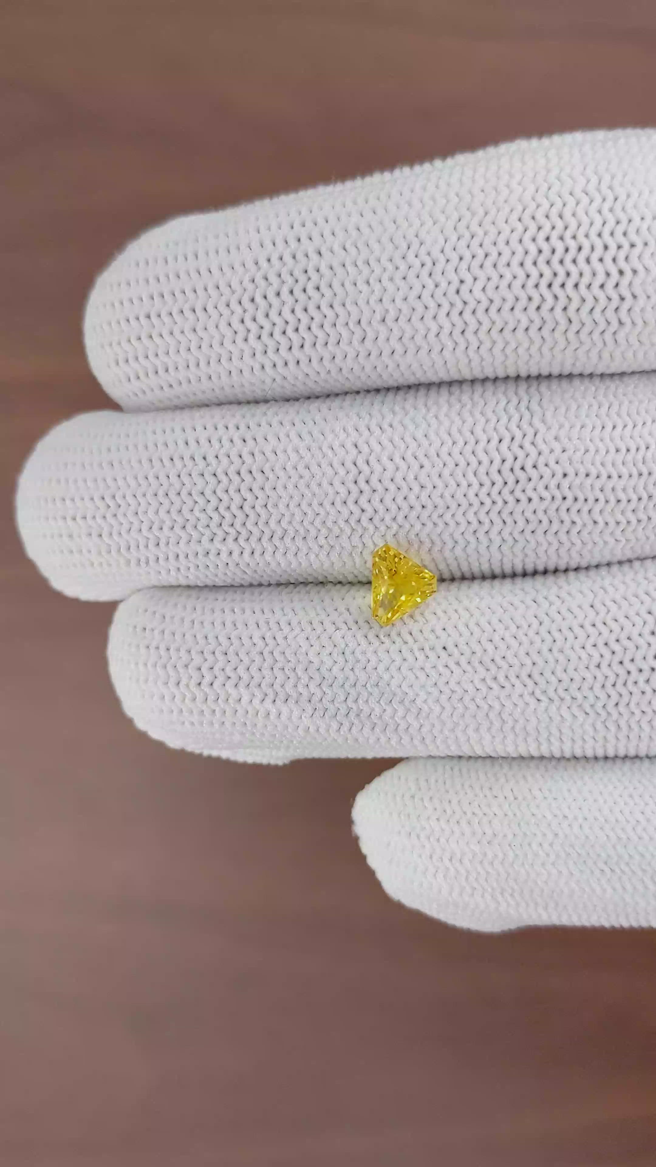 1.01 Ct. Yellow Sapphire from Ceylon (Sri Lanka) Size Video