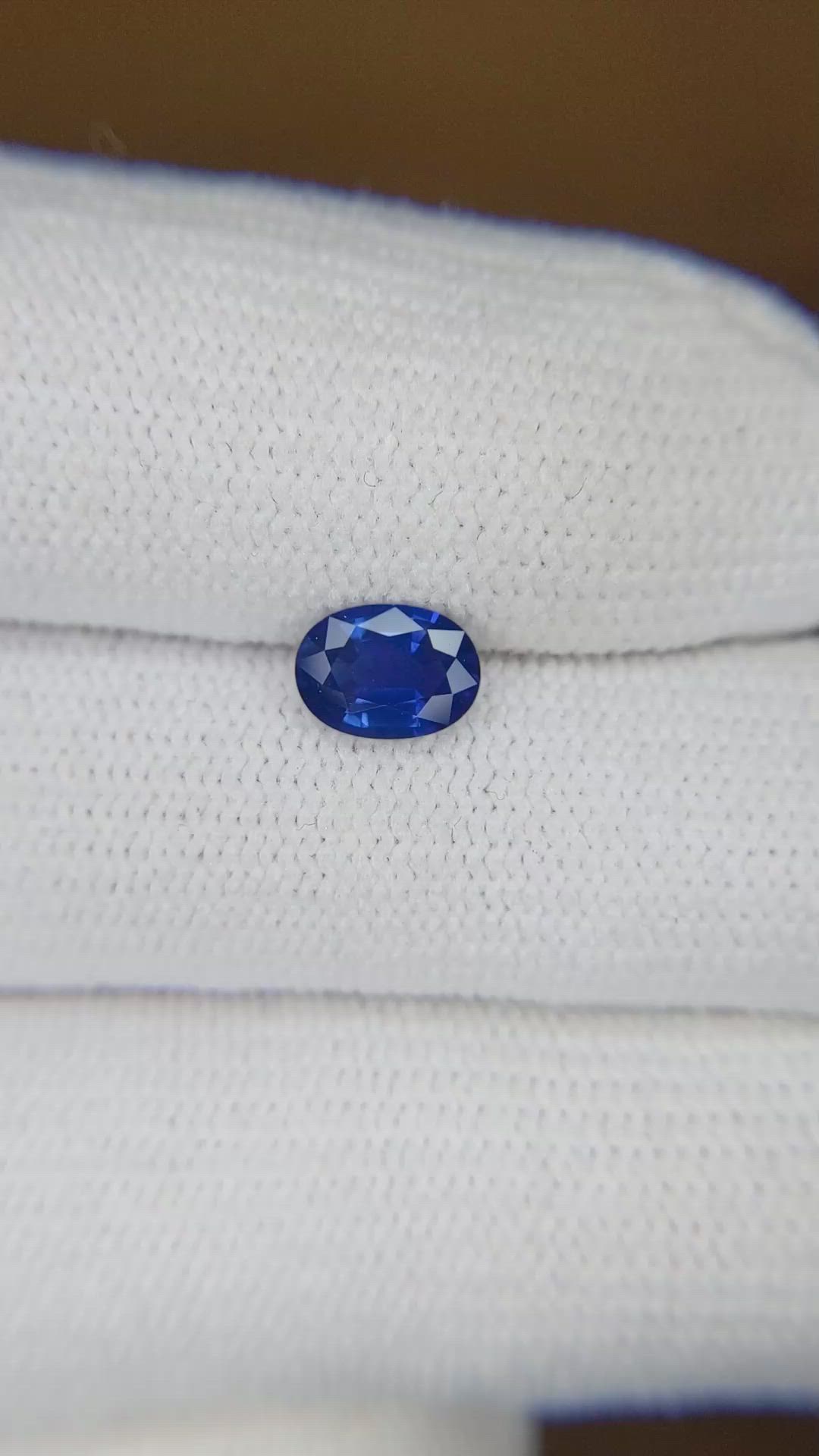 0.79 Ct. Blue Sapphire from Ceylon (Sri Lanka) Size Video
