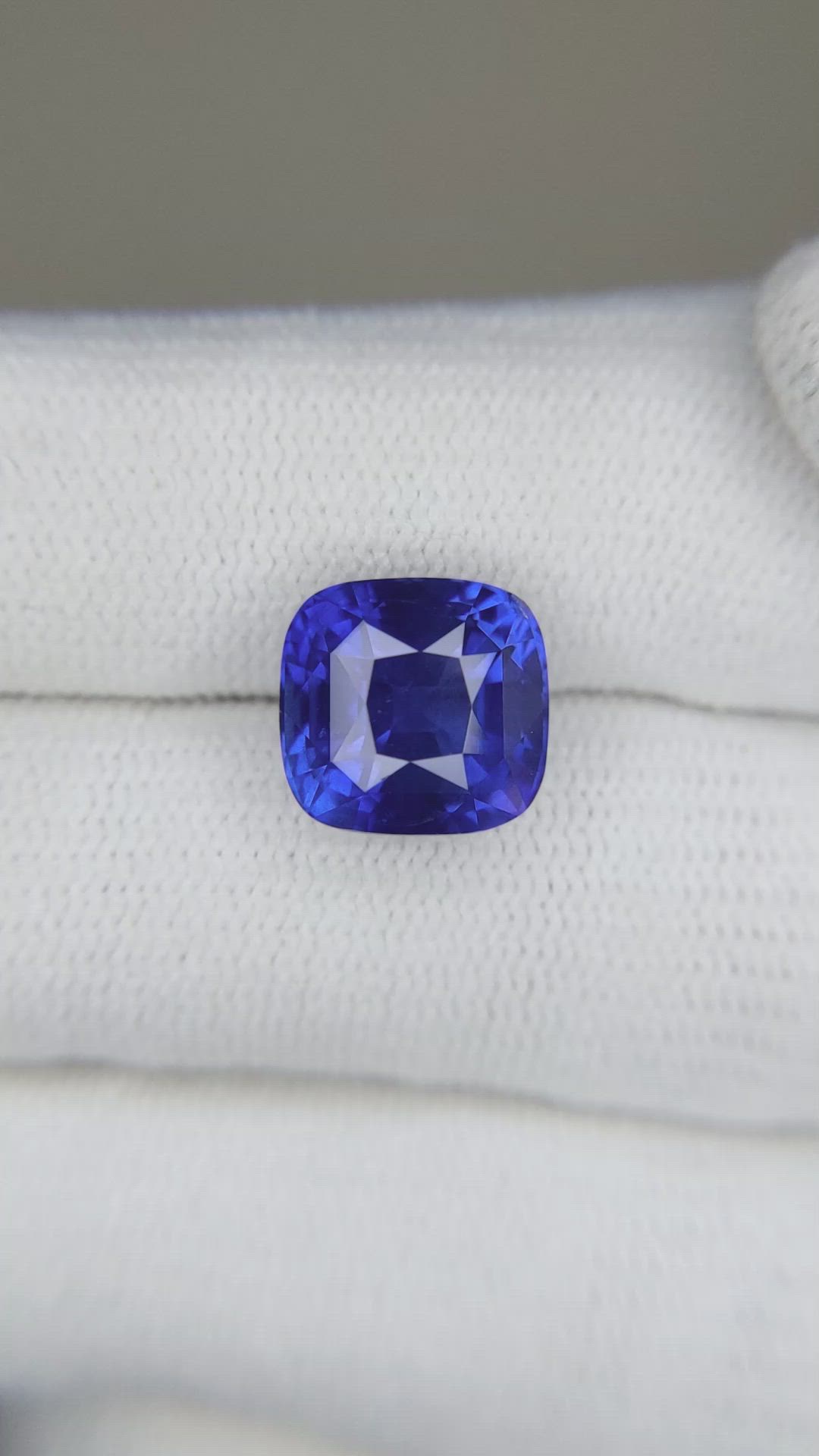 5.98 Ct. Blue Sapphire from Ceylon (Sri Lanka) Size Video