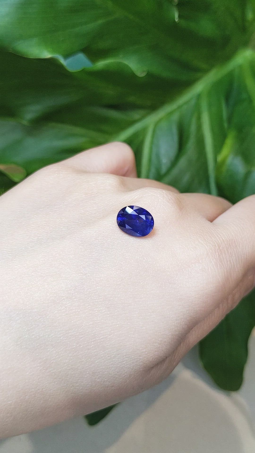 4.03 Ct. Blue Sapphire from Ceylon (Sri Lanka) Size Video