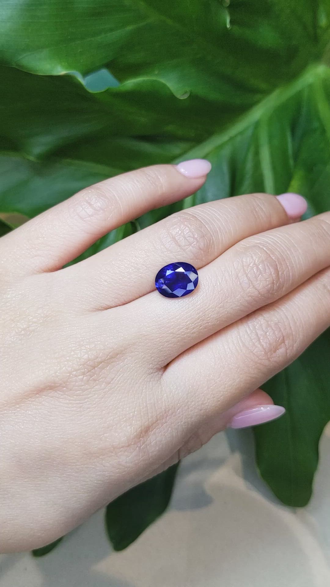 4.03 Ct. Blue Sapphire from Ceylon (Sri Lanka) Size Video