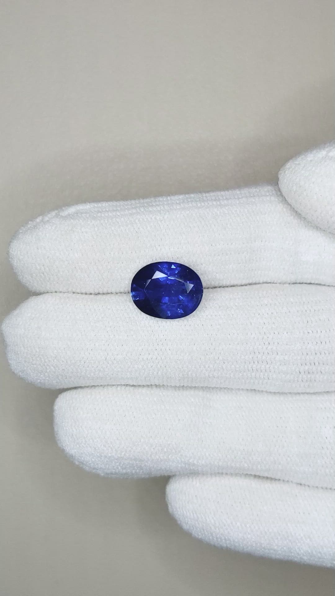 4.03 Ct. Blue Sapphire from Ceylon (Sri Lanka) Size Video
