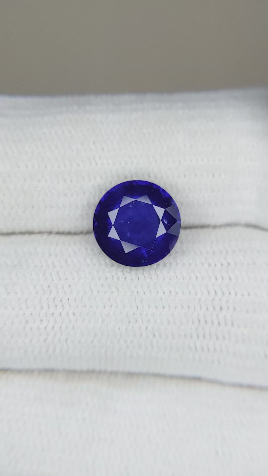 3.23 Ct. Blue Sapphire from Ceylon (Sri Lanka) Size Video
