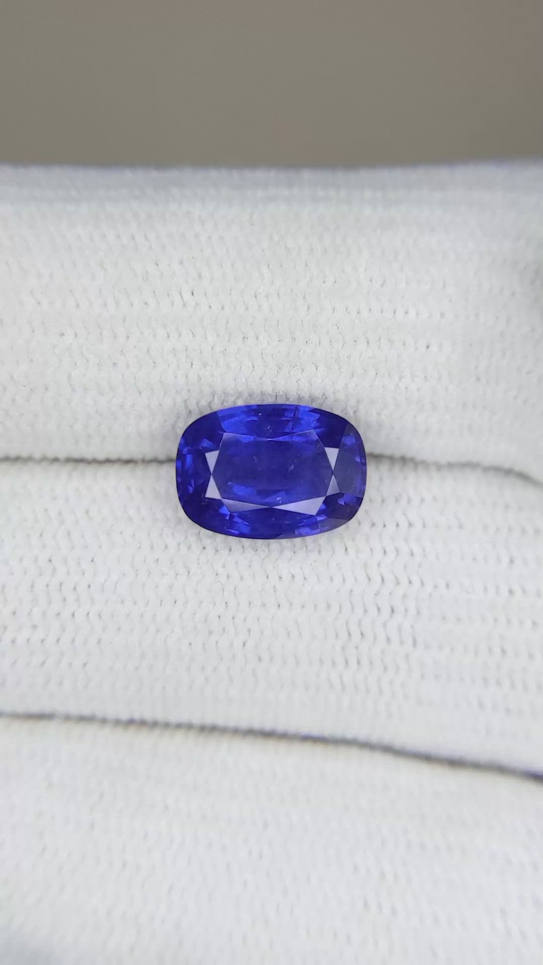 2.92 Ct. Blue Sapphire from Ceylon (Sri Lanka) Size Video