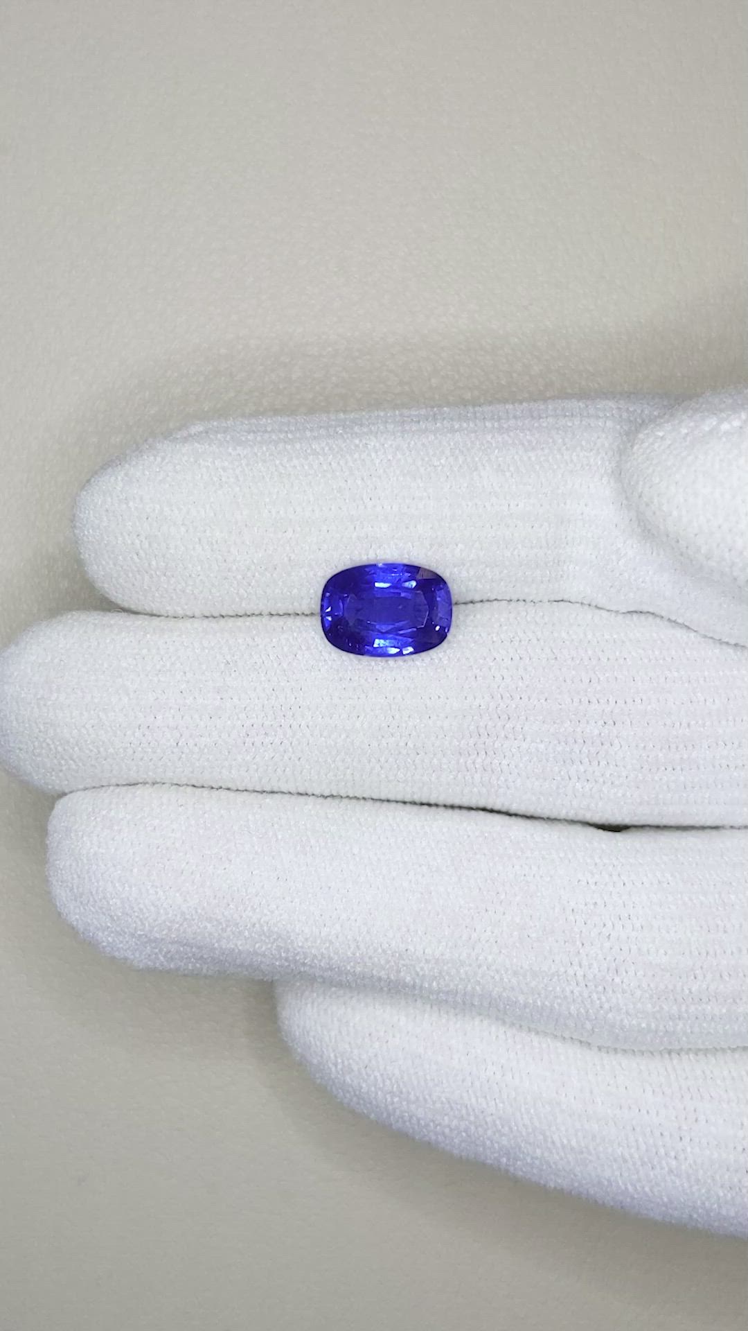 2.92 Ct. Blue Sapphire from Ceylon (Sri Lanka) Size Video