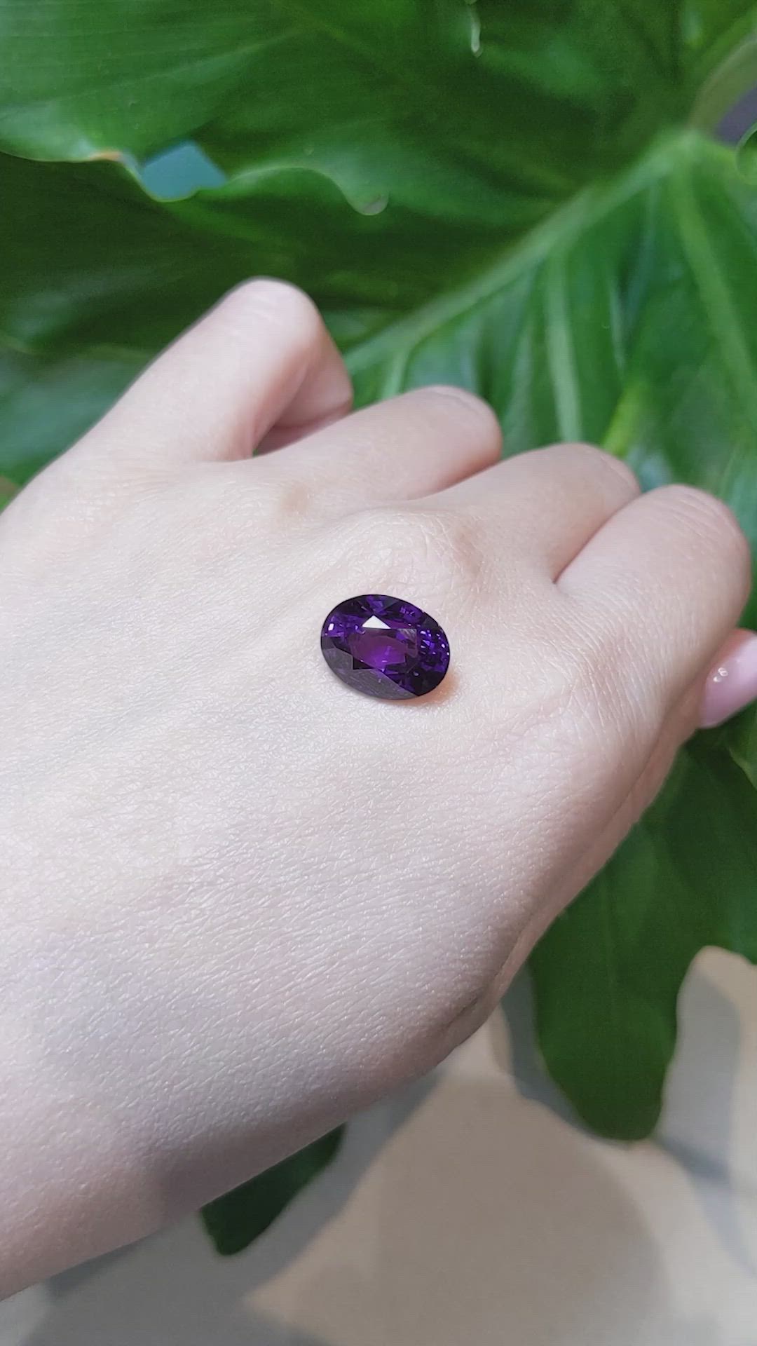 7.07 Ct. Purple Sapphire from Ceylon (Sri Lanka) Size Video