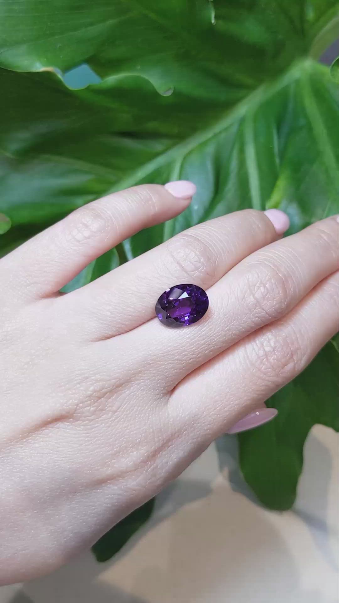 7.07 Ct. Purple Sapphire from Ceylon (Sri Lanka) Size Video