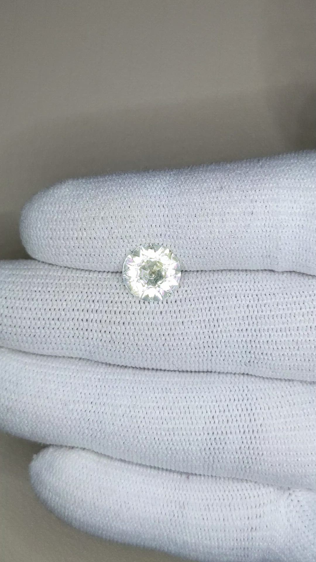 2.55 Ct. Bi Color Sapphire from Ceylon (Sri Lanka) Size Video