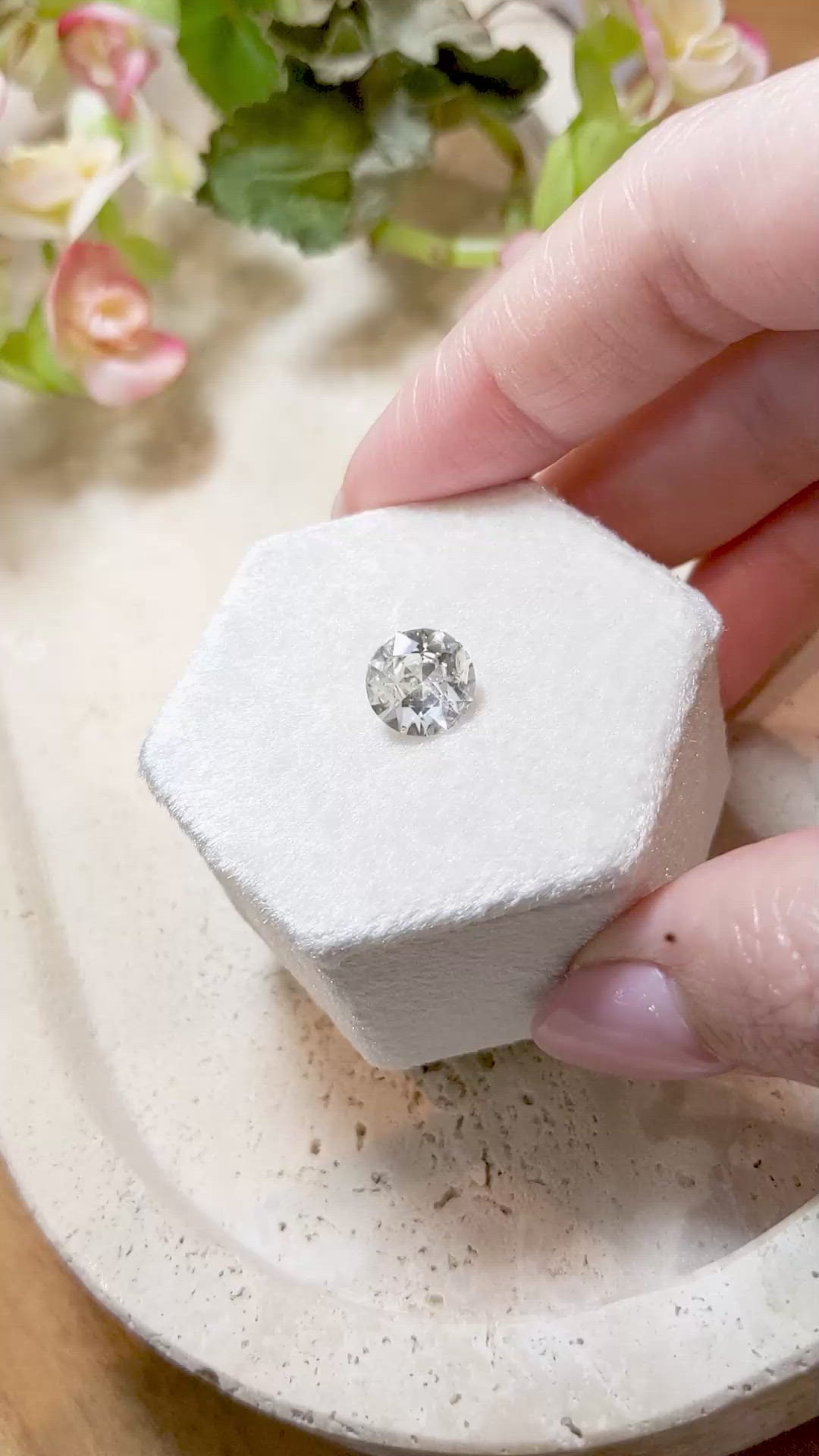 2.55 Ct. Bi Color Sapphire from Ceylon (Sri Lanka) Size Video