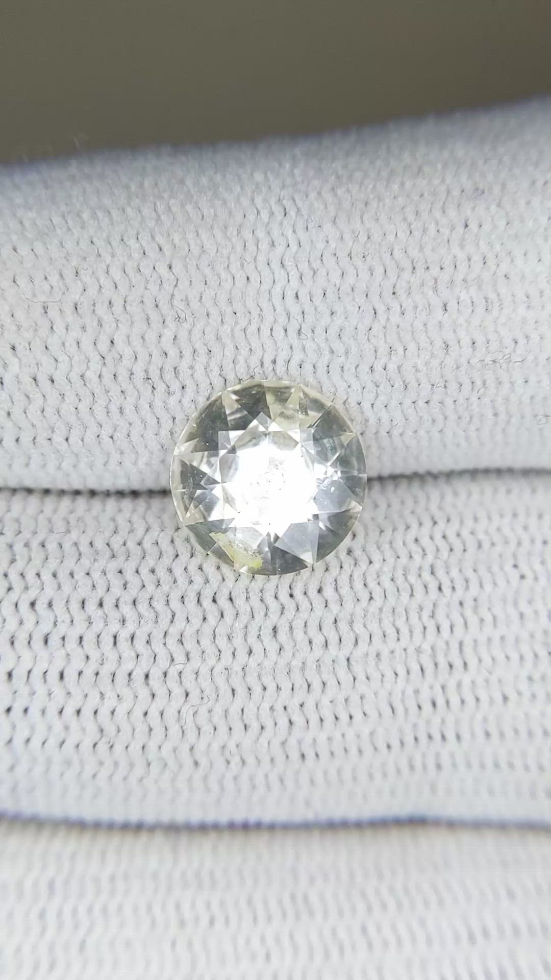 2.55 Ct. Bi Color Sapphire from Ceylon (Sri Lanka) Size Video