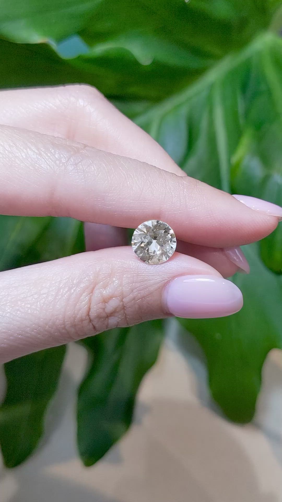 3.02 Ct. Yellow Sapphire from Ceylon (Sri Lanka) Size Video