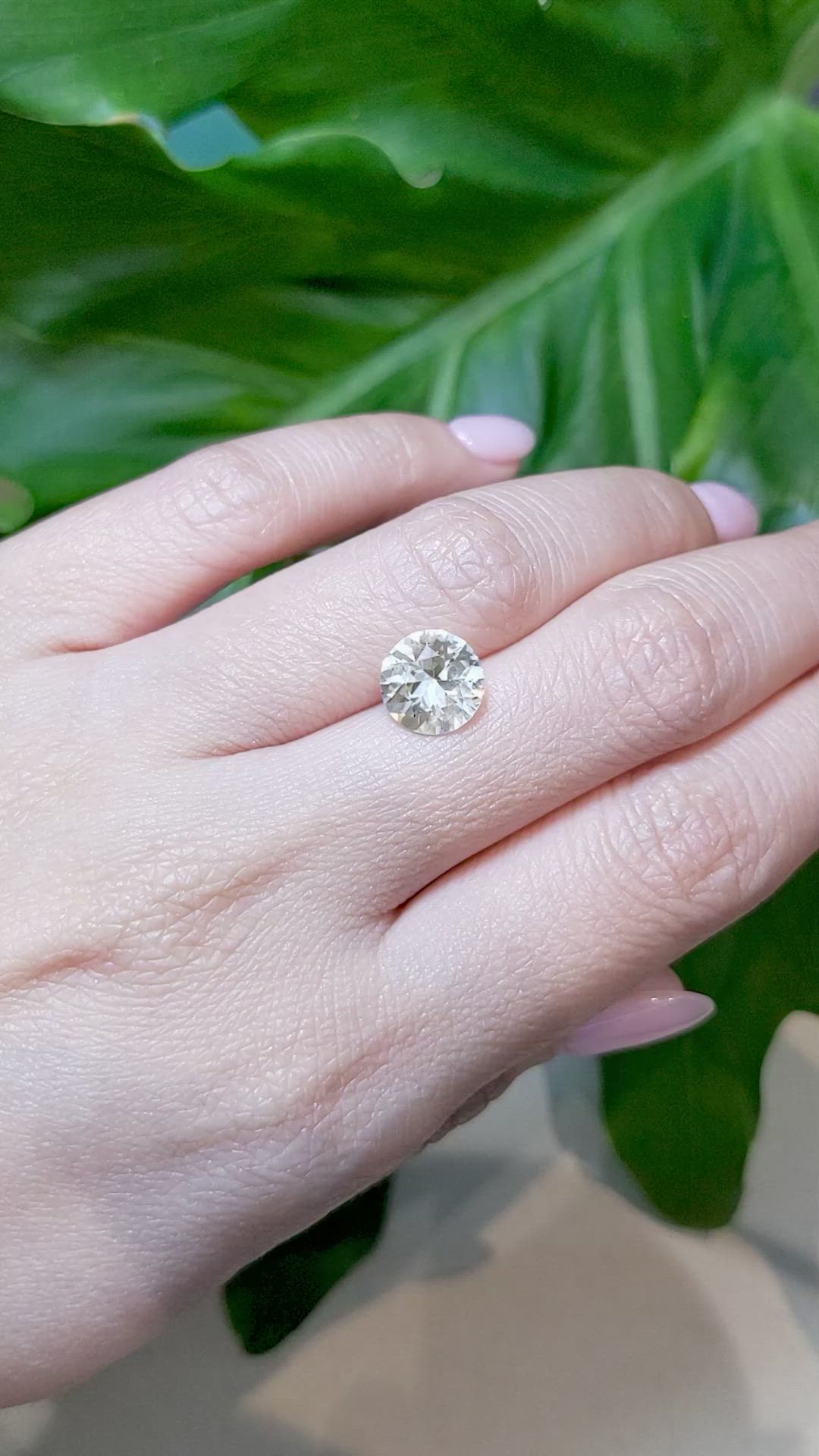 3.02 Ct. Yellow Sapphire from Ceylon (Sri Lanka) Size Video