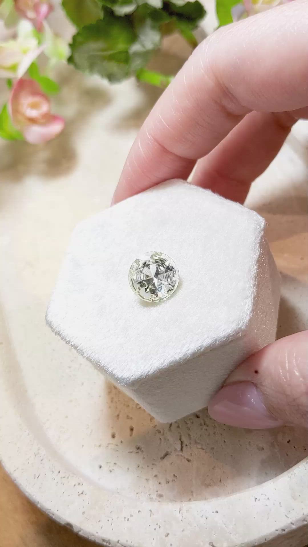3.34 Ct. Yellow Sapphire from Ceylon (Sri Lanka) Size Video
