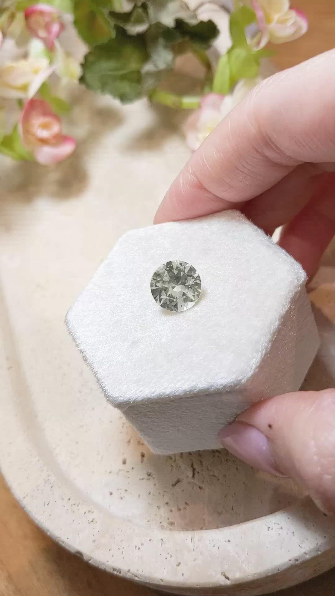 4.33 Ct. Greenish Yellow Sapphire from Ceylon (Sri Lanka) Size Video