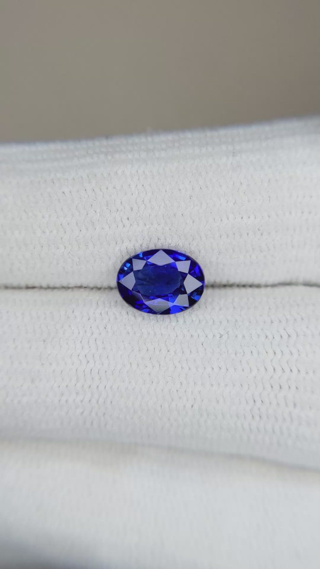 1.37 Ct. Blue Sapphire from Ceylon (Sri Lanka) Size Video