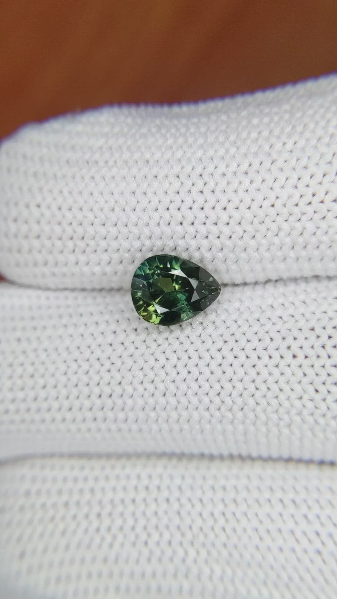 2.04 Ct. Sapphire from Ceylon (Sri Lanka) Size Video