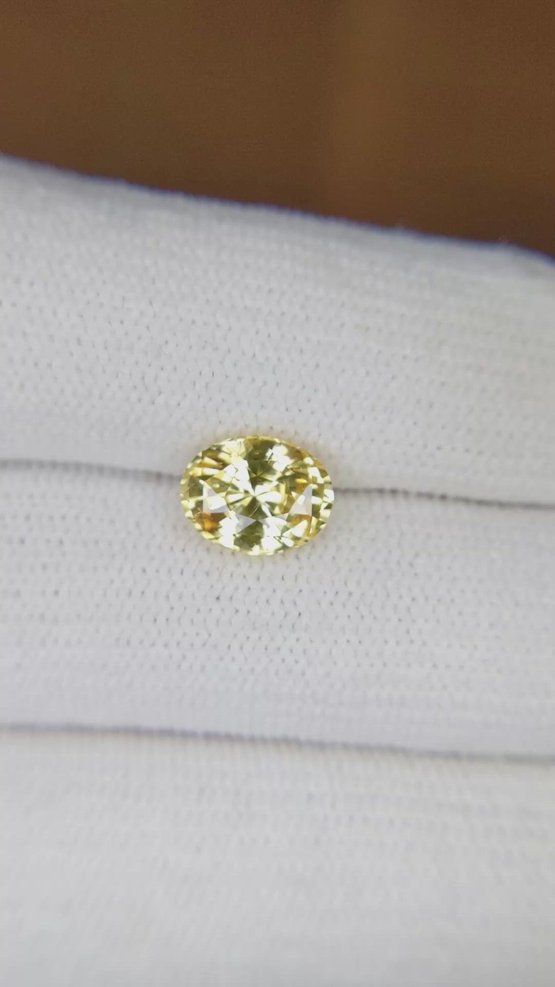 2.12 Ct. Yellow Sapphire from Ceylon (Sri Lanka) Size Video
