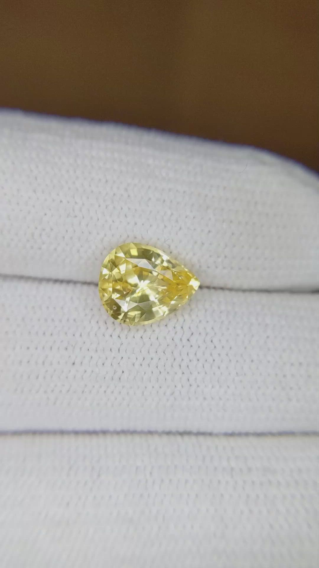 2.80 Ct. Yellow Sapphire from Ceylon (Sri Lanka) Size Video