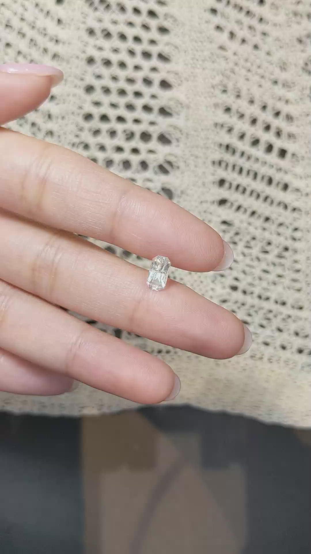 1.22 Ct. Bi Color Sapphire from Ceylon (Sri Lanka) Size Video