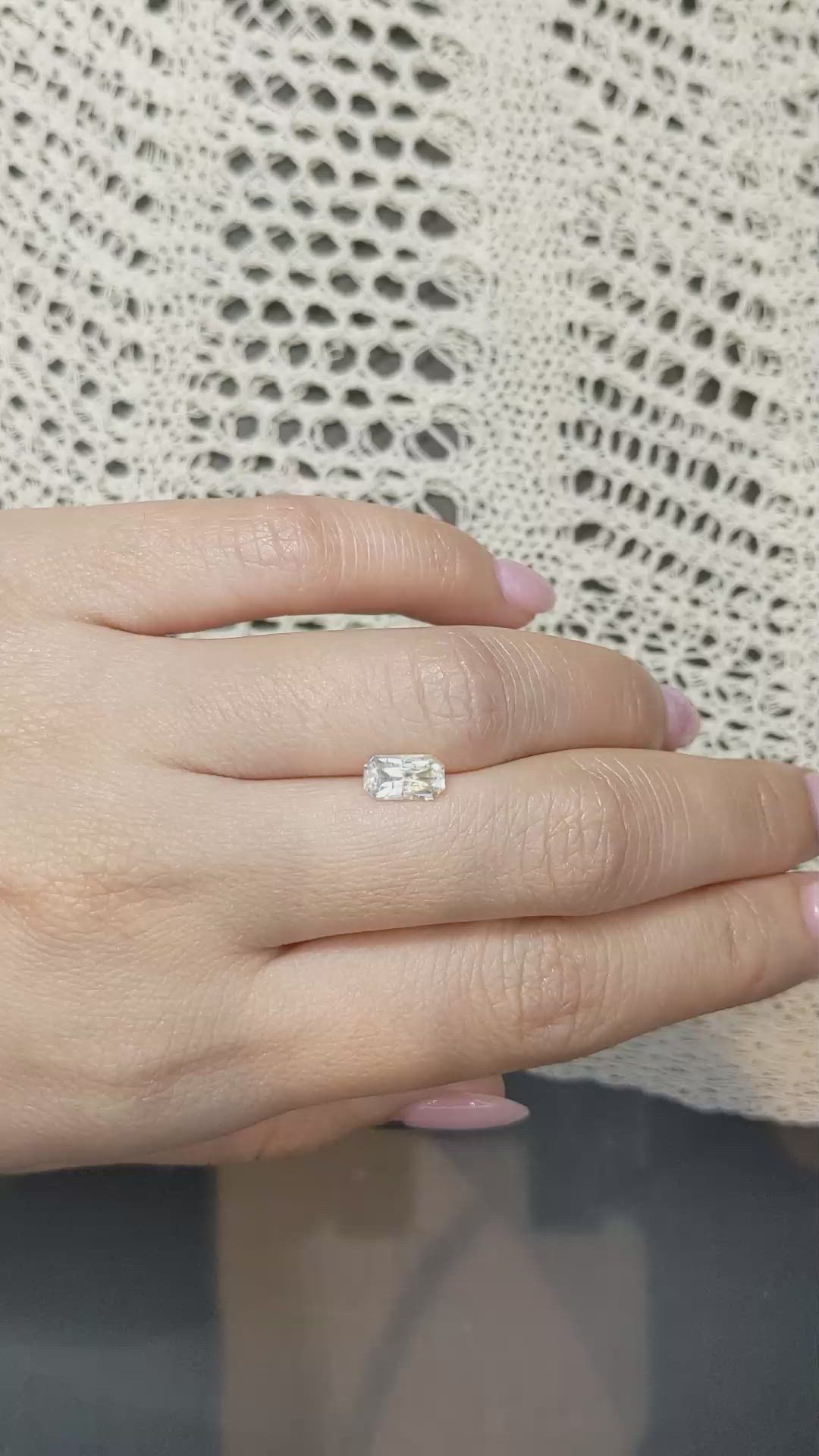 1.22 Ct. Bi Color Sapphire from Ceylon (Sri Lanka) Size Video