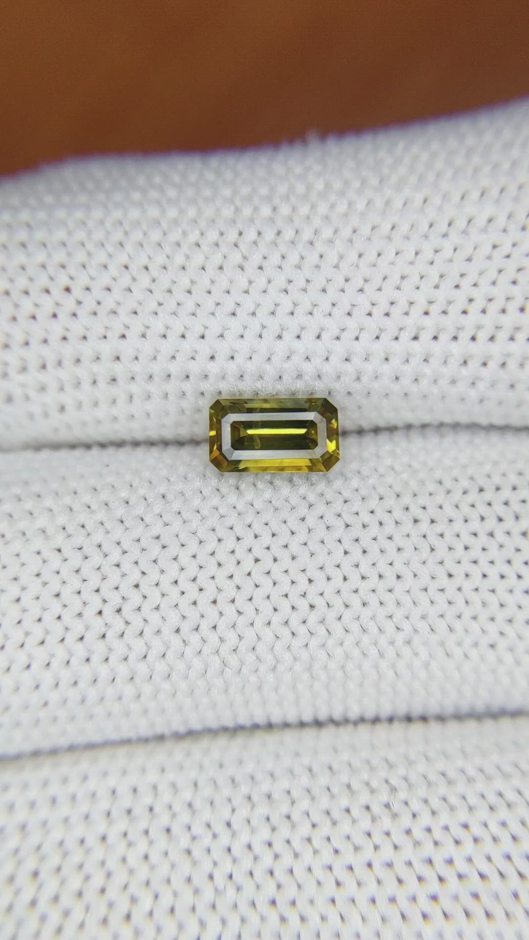 1.27 Ct. Greenish Yellow Sapphire from Ceylon (Sri Lanka) Size Video