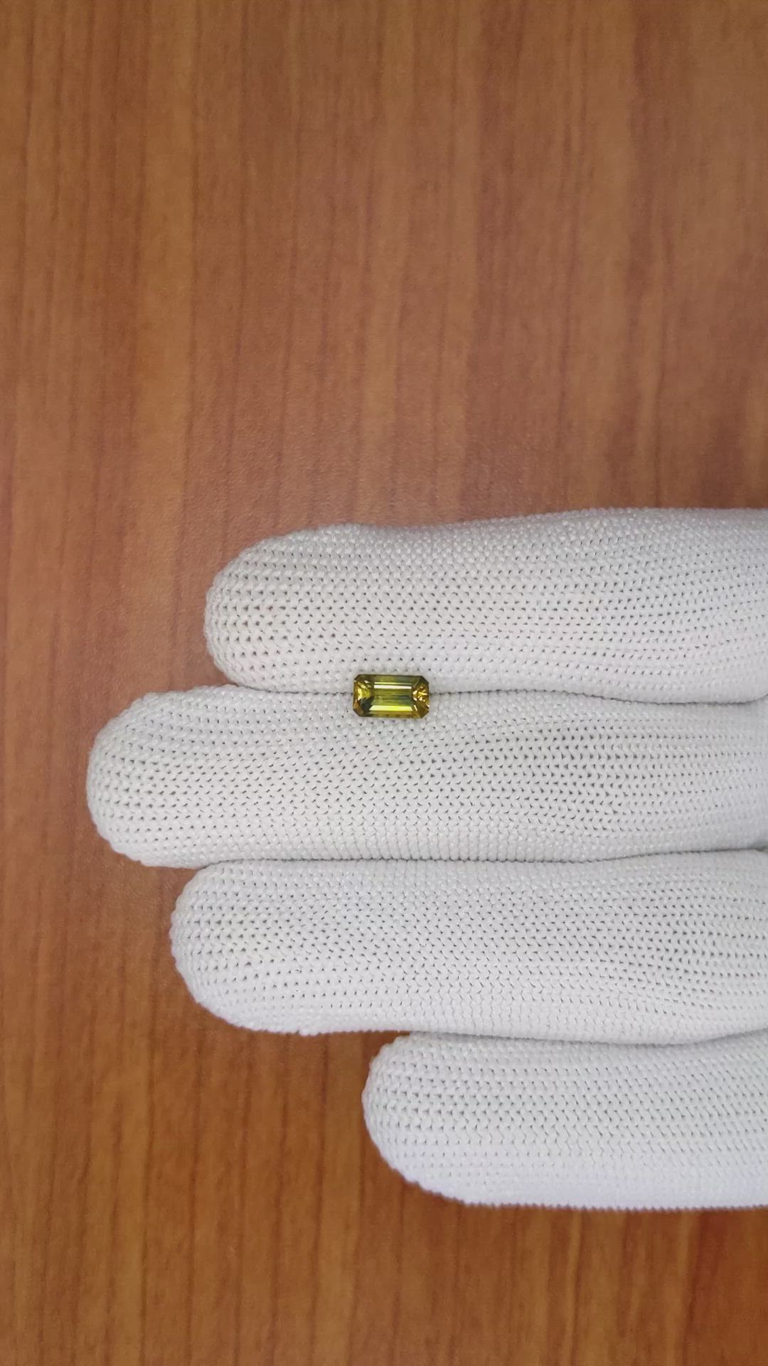 1.27 Ct. Greenish Yellow Sapphire from Ceylon (Sri Lanka) Size Video