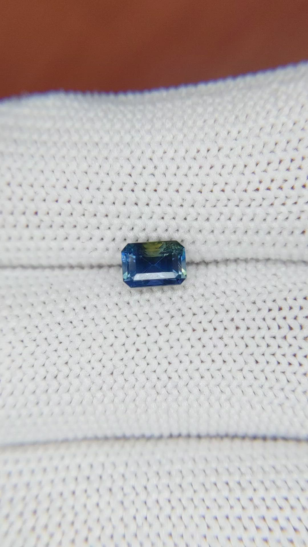 0.81 Ct. Bi Color Sapphire from Ceylon (Sri Lanka) Size Video