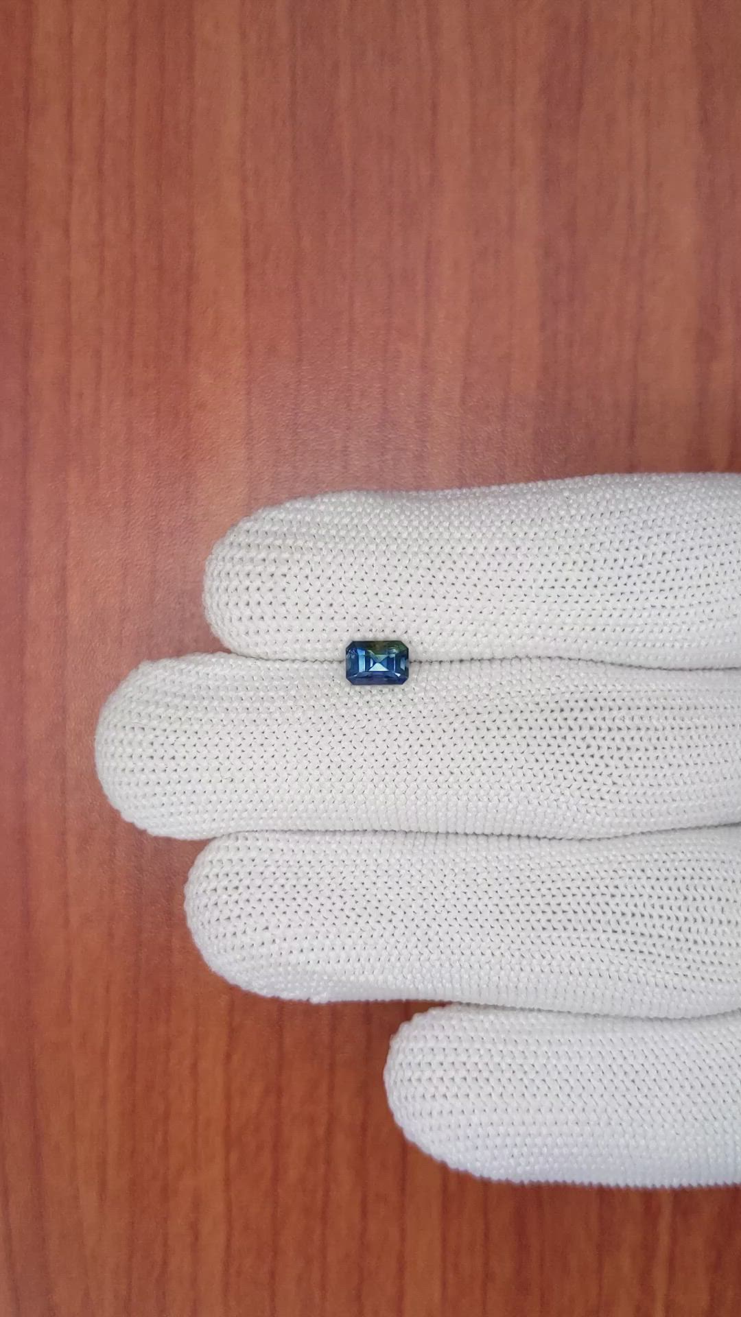 0.81 Ct. Bi Color Sapphire from Ceylon (Sri Lanka) Size Video