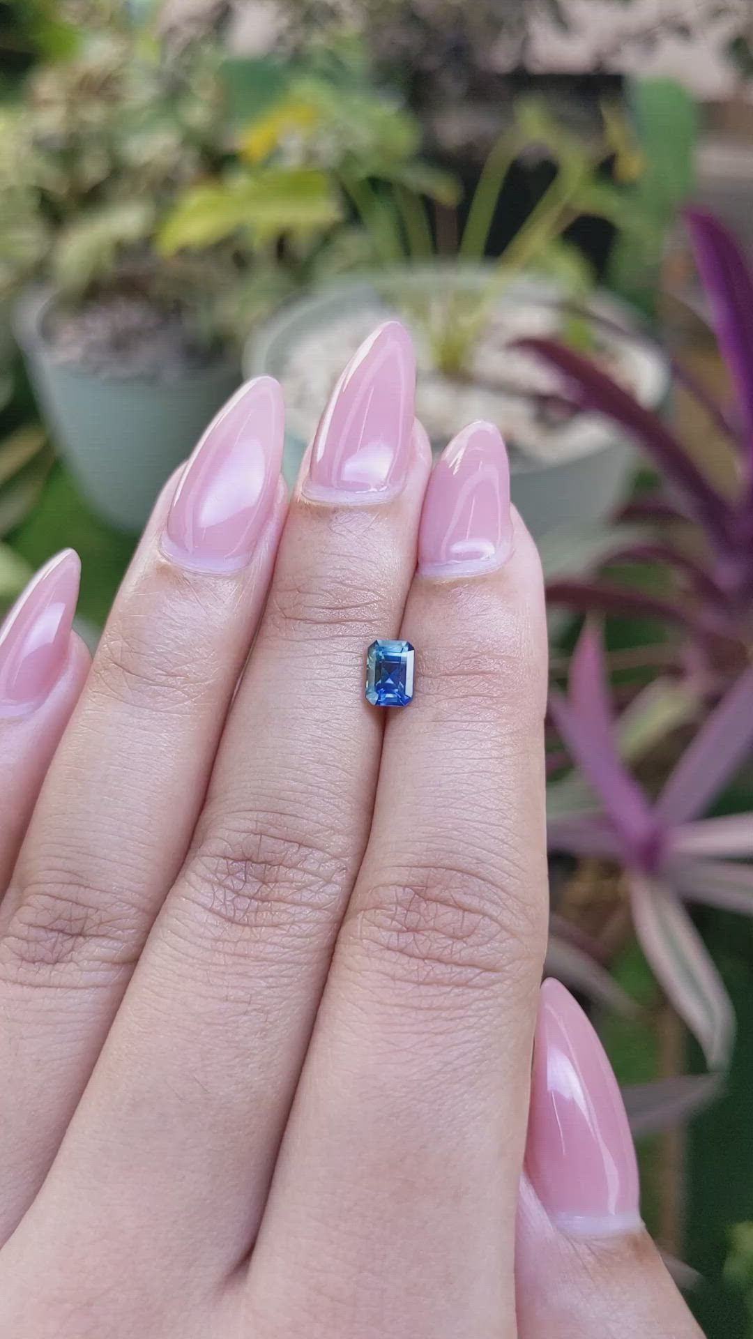 0.81 Ct. Bi Color Sapphire from Ceylon (Sri Lanka) Size Video