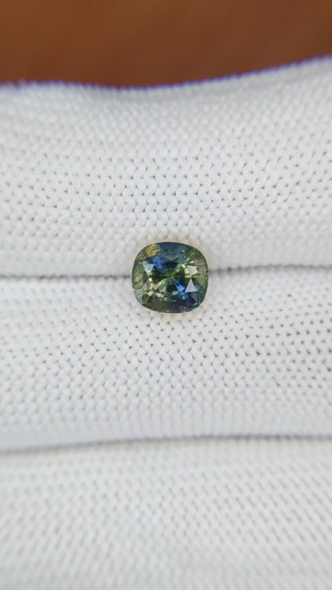 2.05 Ct. Bi Color Sapphire from Ceylon (Sri Lanka) Size Video