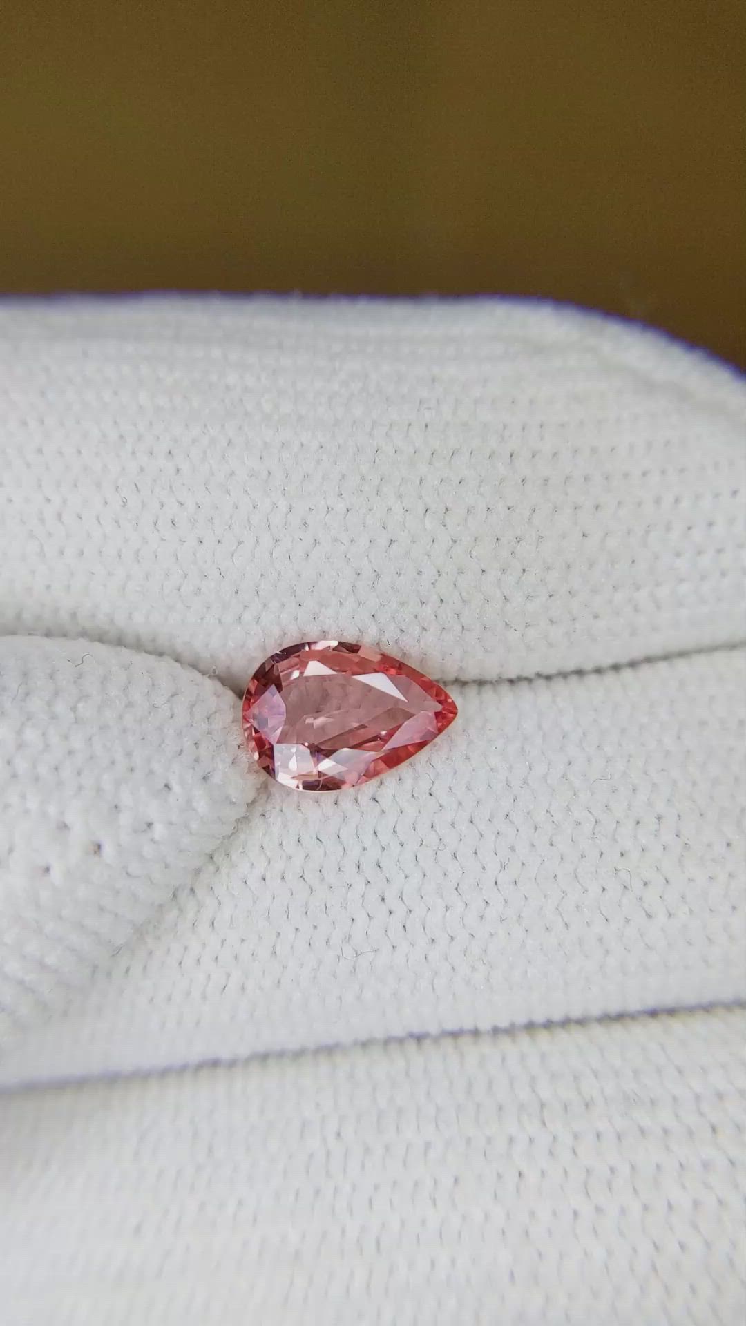 1.05 Ct. Padparadscha Sapphire from Ceylon (Sri Lanka) Size Video
