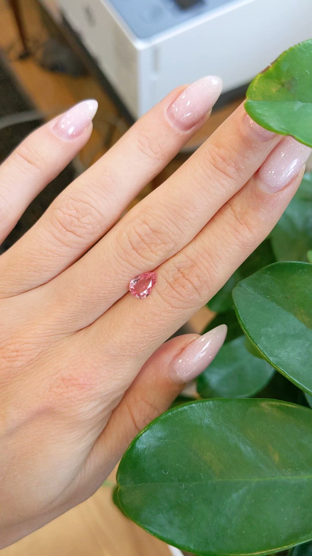 1.05 Ct. Padparadscha Sapphire from Ceylon (Sri Lanka) Size Video