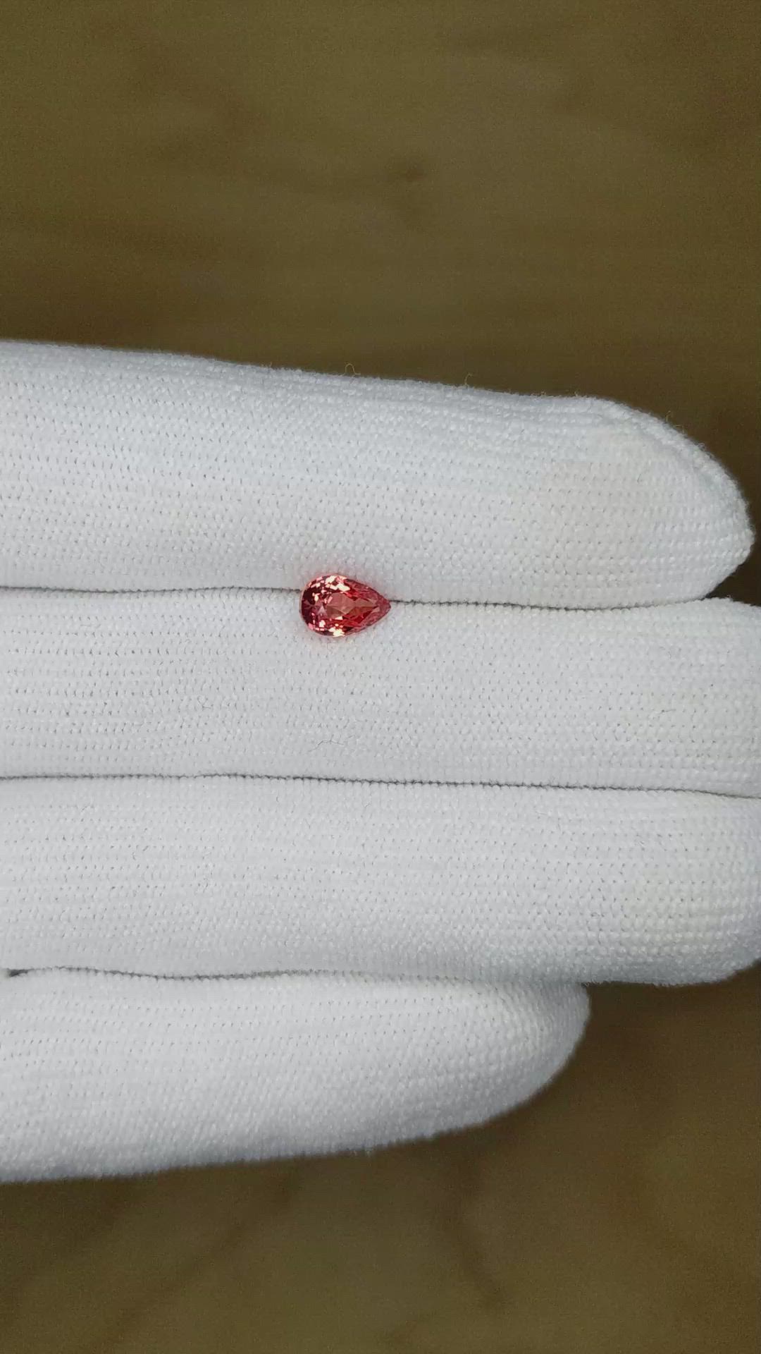 1.03 Ct. Padparadscha Sapphire from Ceylon (Sri Lanka) Size Video