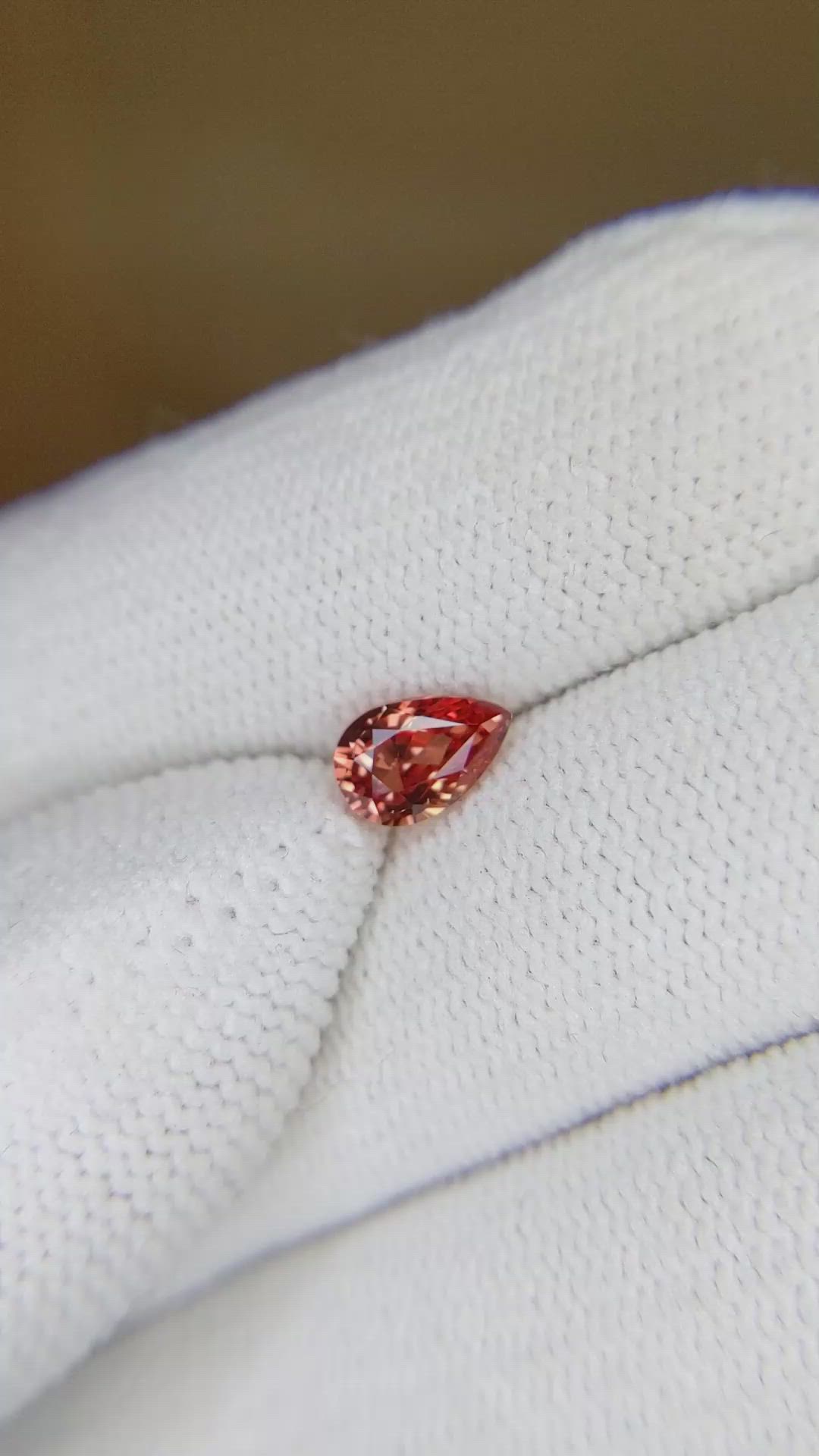 1.03 Ct. Padparadscha Sapphire from Ceylon (Sri Lanka) Size Video