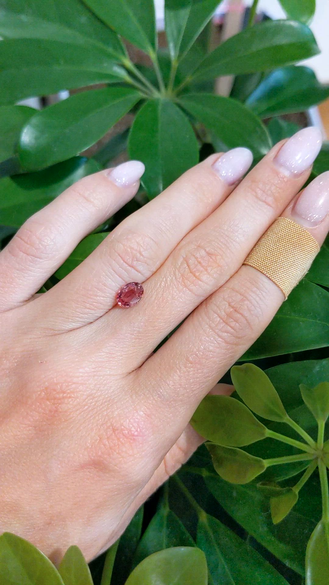 1.08 Ct. Padparadscha Sapphire from Ceylon (Sri Lanka) Size Video